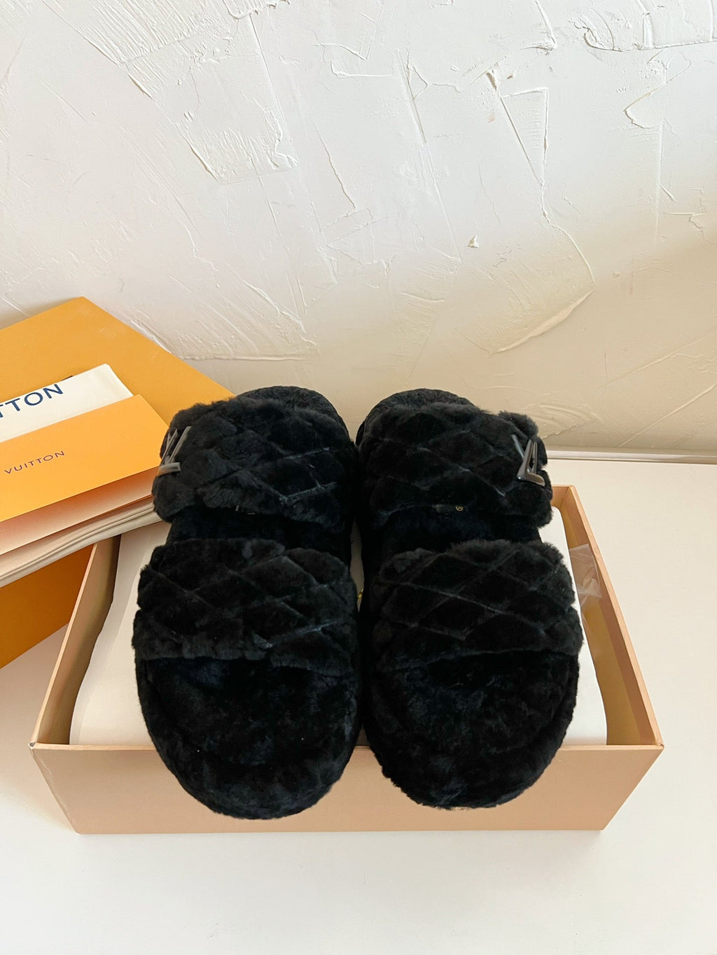 LOUIS VUITTON LV SUNSET PLATFORM COMFORT MULE IN BLACK SHEARLING