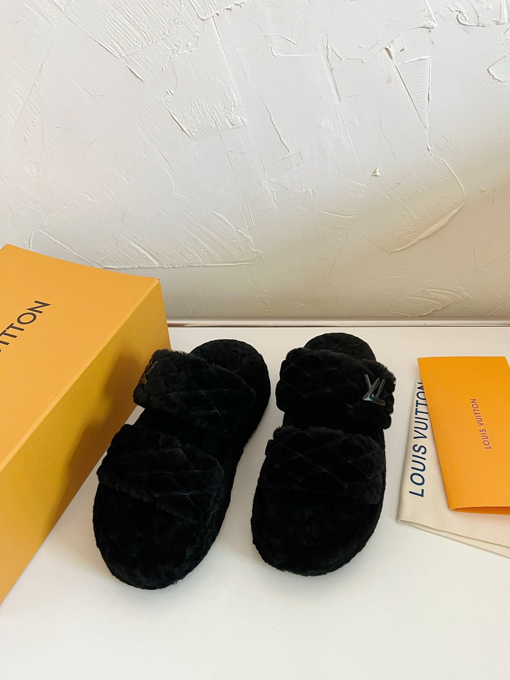 LOUIS VUITTON LV SUNSET PLATFORM COMFORT MULE IN BLACK SHEARLING