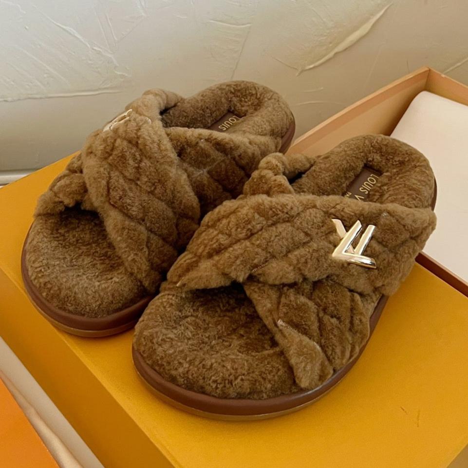 LOUIS VUITTON LV BLISS COMFORT MULE IN CHOCOLATE BROWN SHEARLING