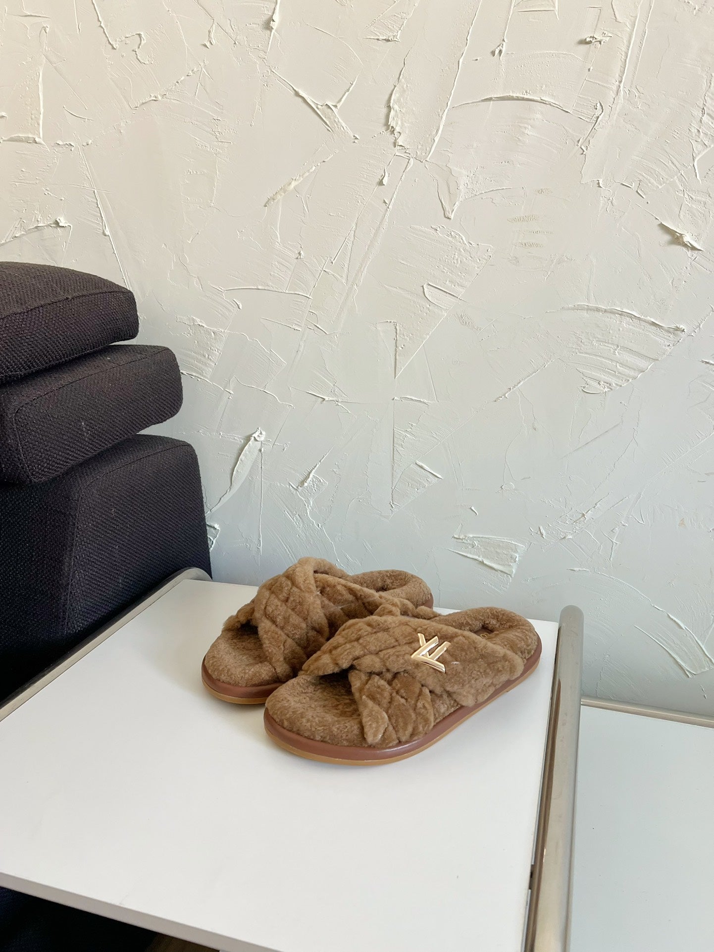 LOUIS VUITTON LV BLISS COMFORT MULE IN CHOCOLATE BROWN SHEARLING