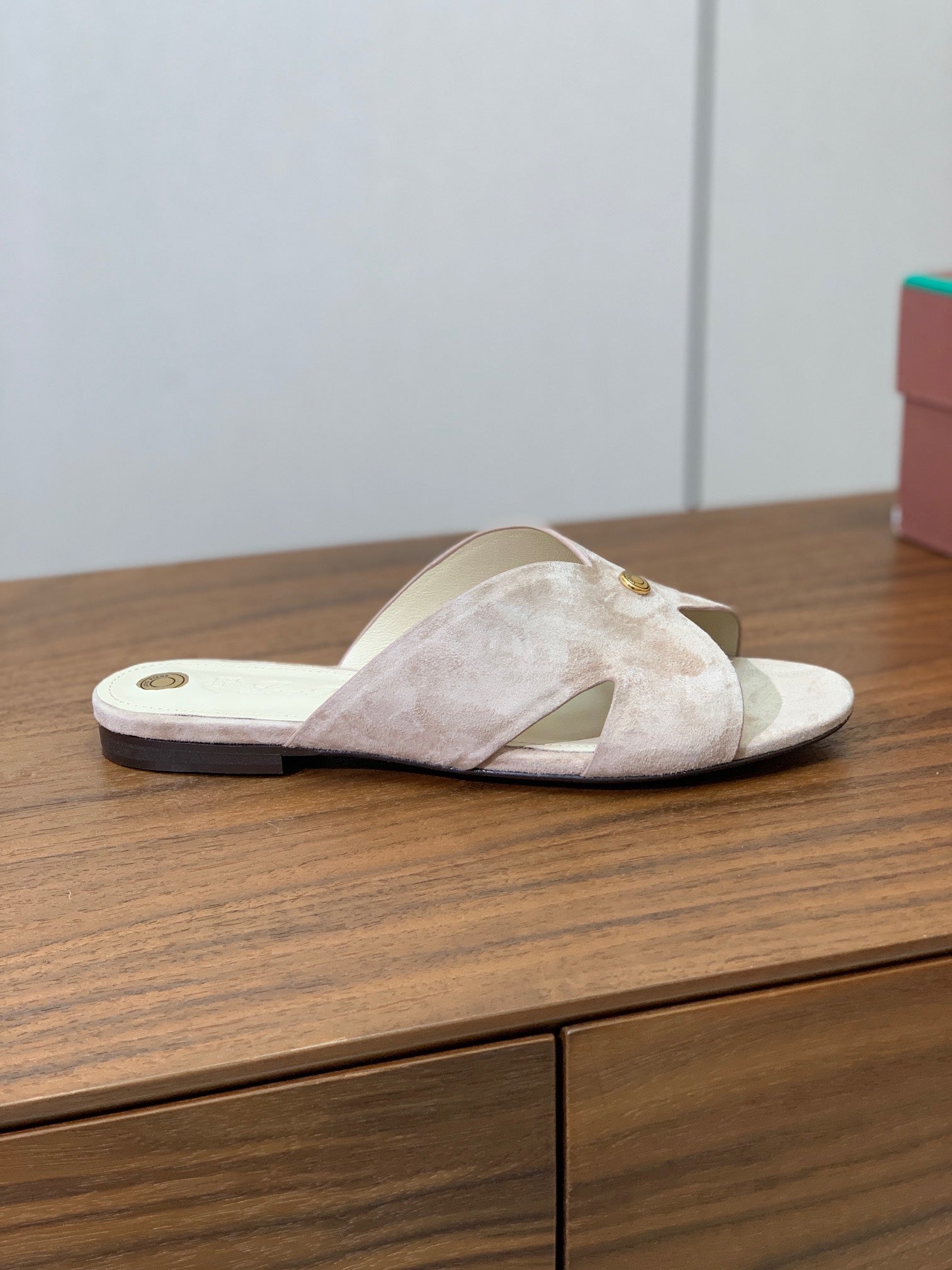 FLAT SLIPPERS IN LIGHT PINK SUEDE