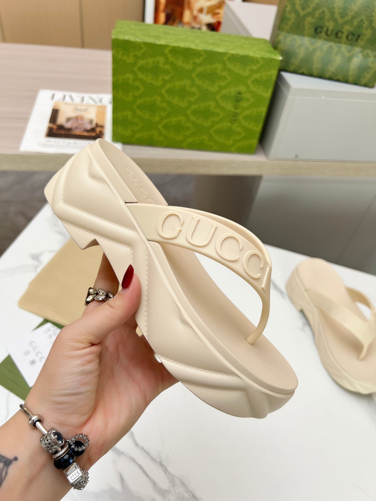 GUCCI THONG PLATFORM IN BEIGE CREAM IMPORTED TPU