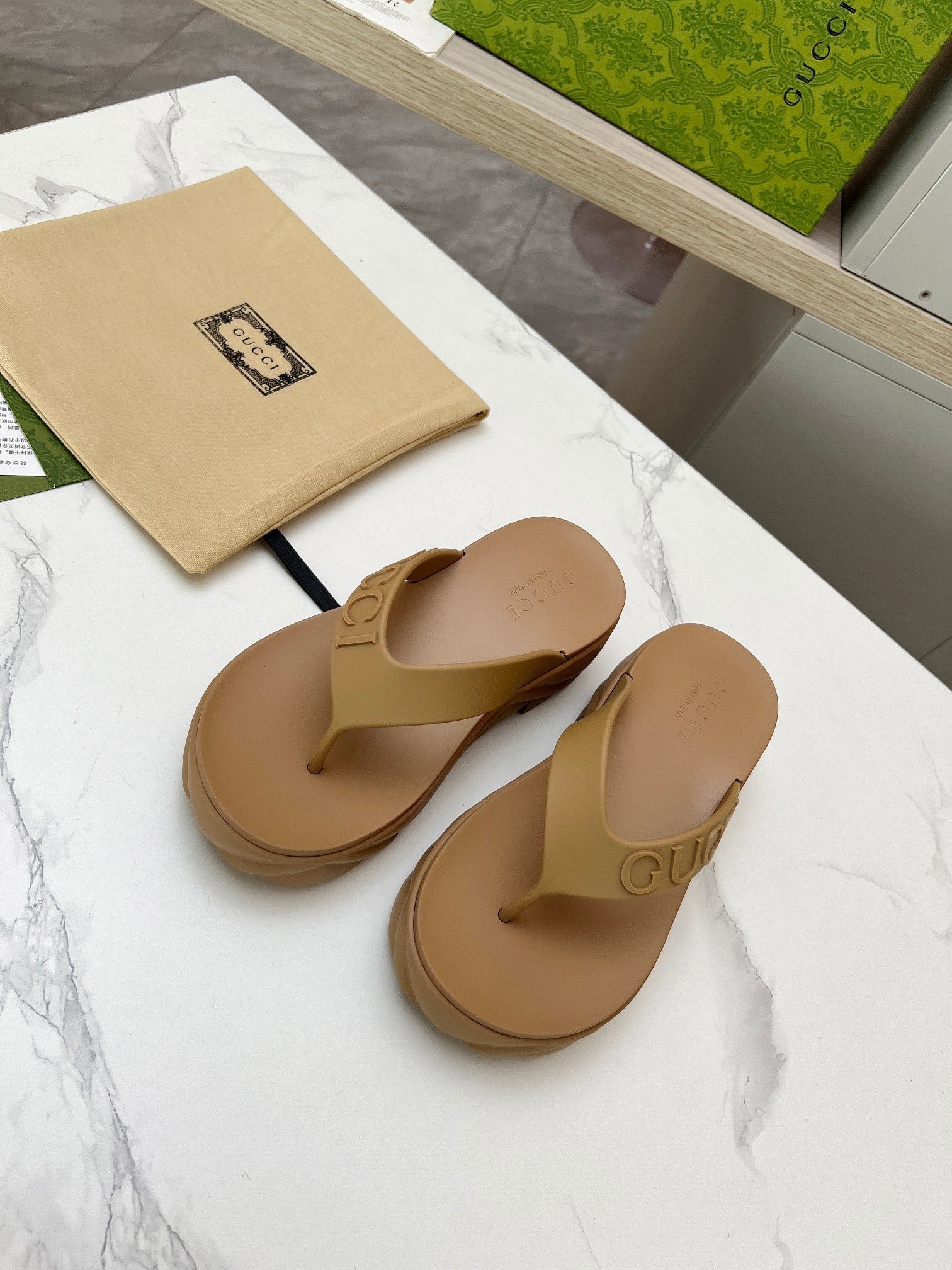 GUCCI THONG PLATFORM IN CIDER BROWN IMPORTED TPU