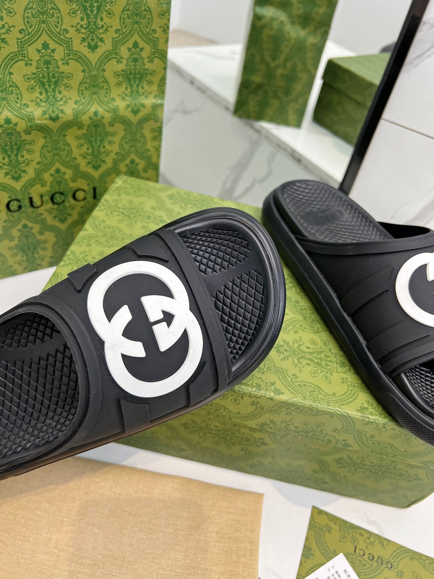 GUCCI PLATFORM SLIPPERS IN BLACK IMPORTED TPU