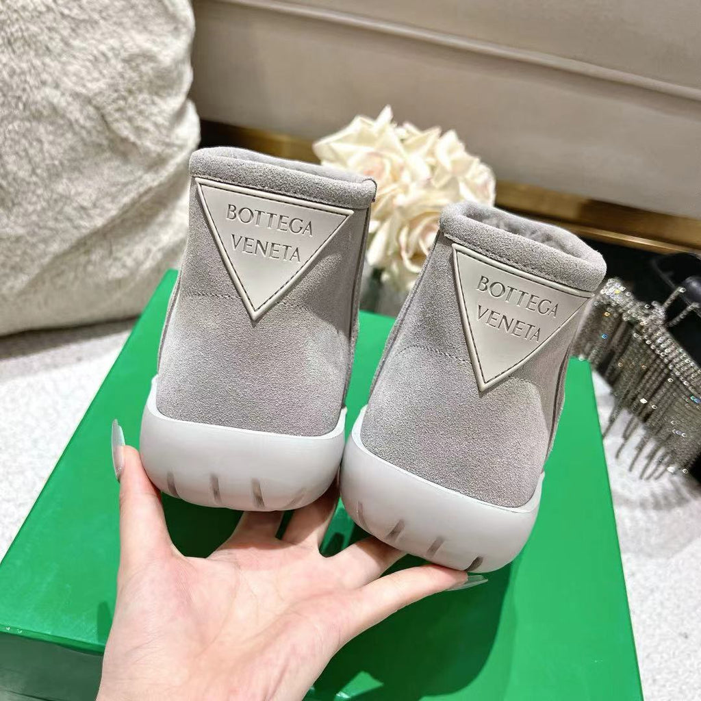 BOTTEGA VENETA SNAP MINI ANKLE BOOTS IN PALE GRAY SUEDE AND SHEARLING LINING