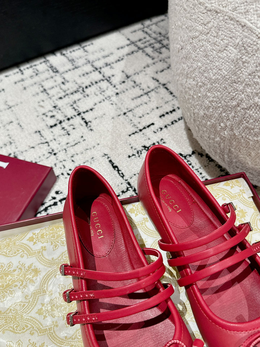 GUCCI MARY JANE FLAT IN CRIMSON RED CALFSKIN