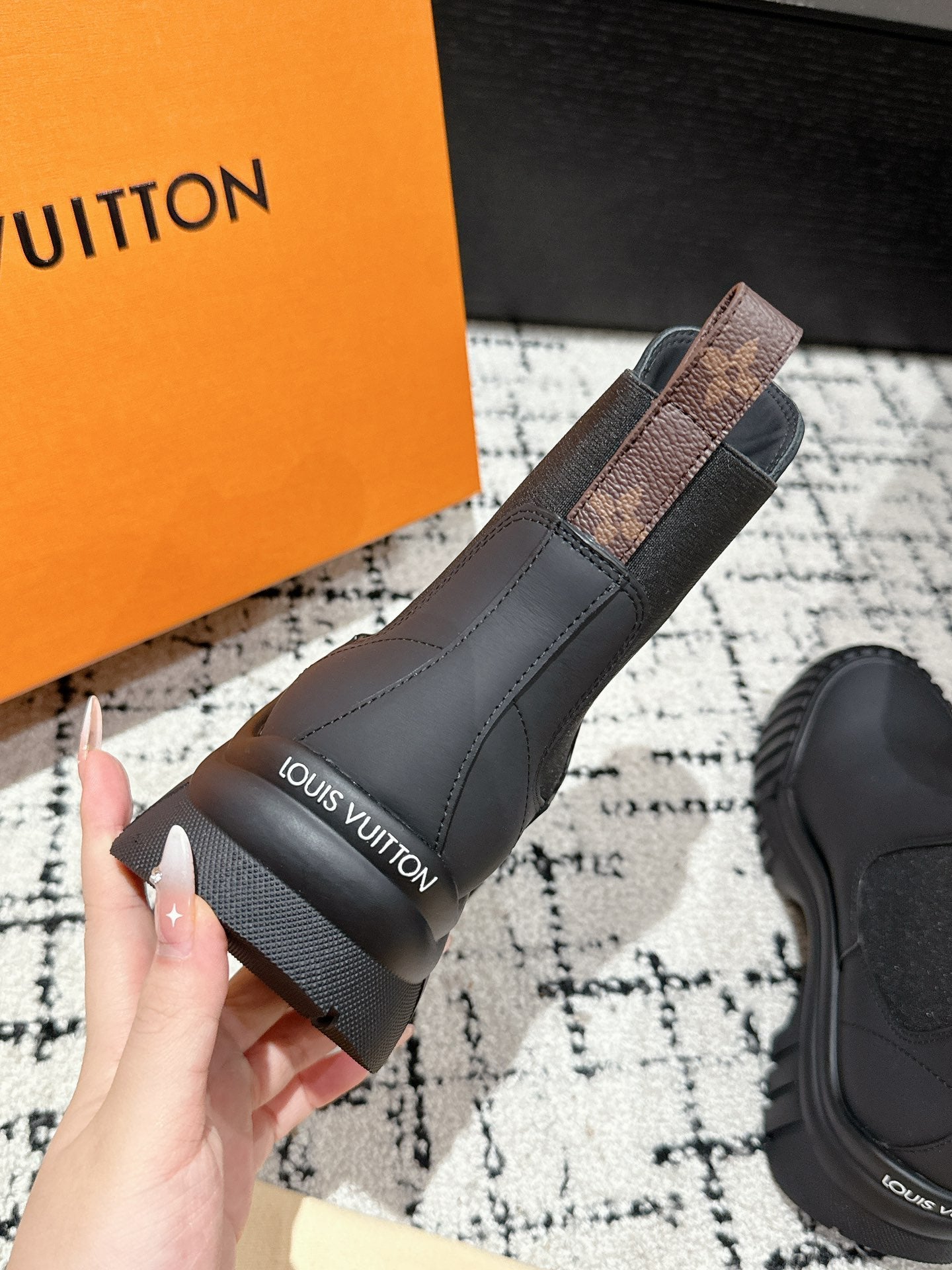 LOUIS VUITTON RUBY BOOTS IN BLACK CALFSKIN