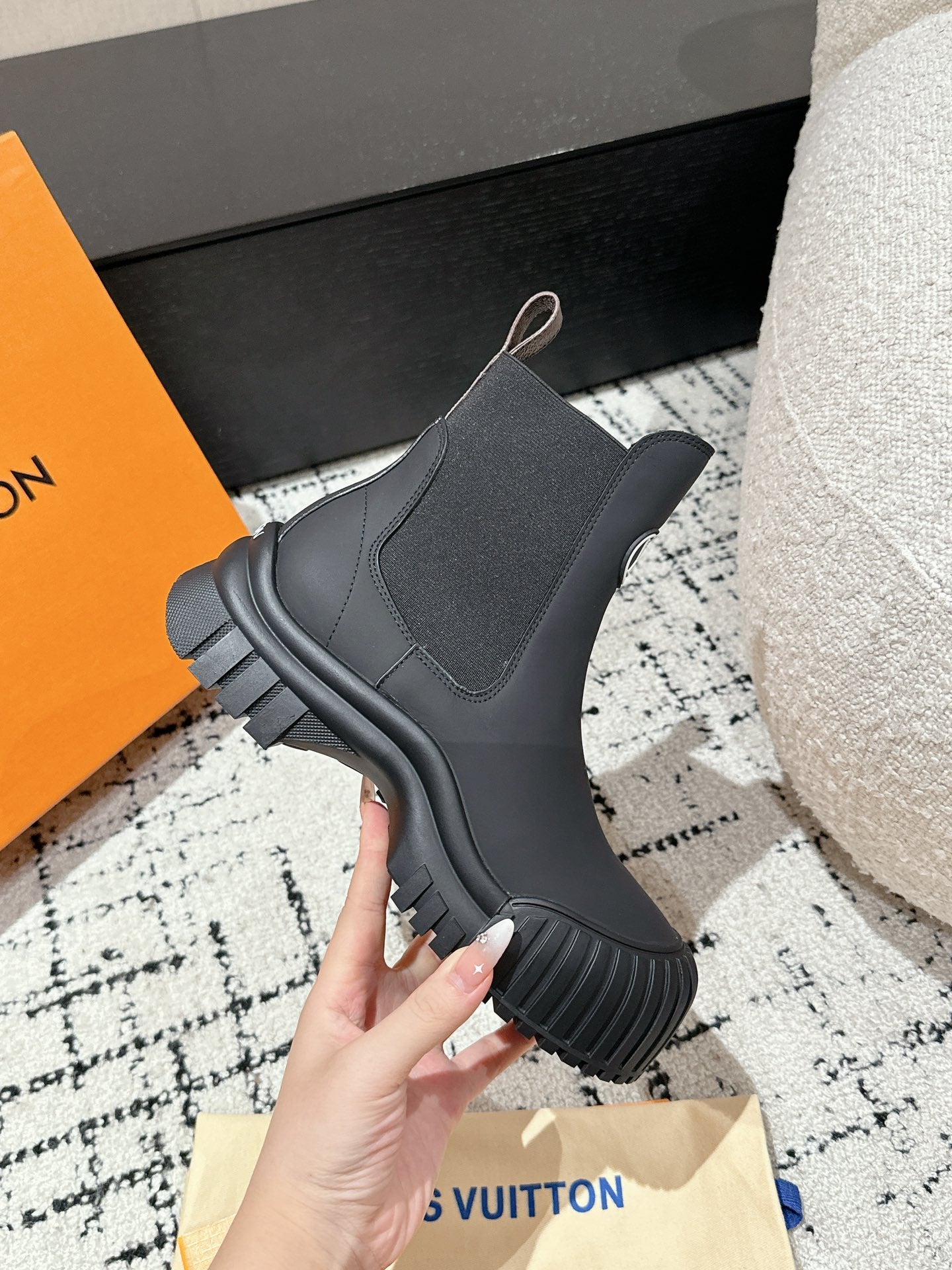 LOUIS VUITTON RUBY BOOTS IN BLACK CALFSKIN