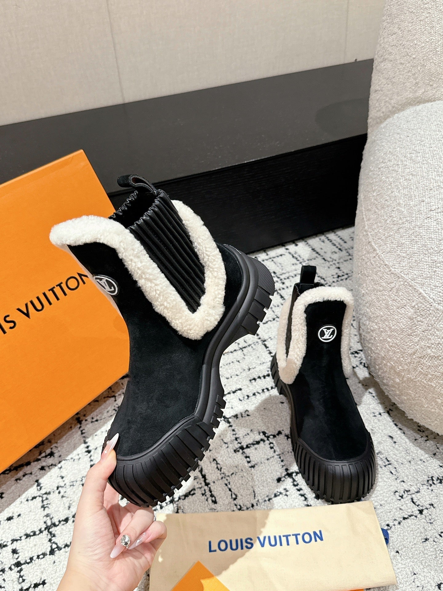 LOUIS VUITTON RUBY FLAT ANKLE BOOT IN BLACK SUEDE WITH WHITE SHEARLING