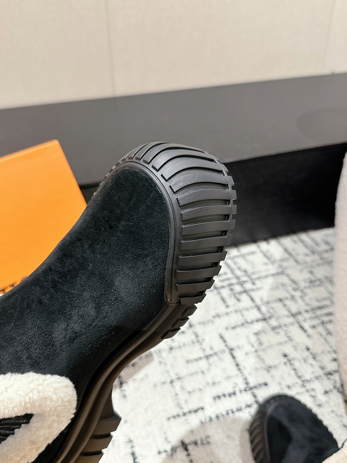 LOUIS VUITTON RUBY FLAT ANKLE BOOT IN BLACK SUEDE WITH WHITE SHEARLING