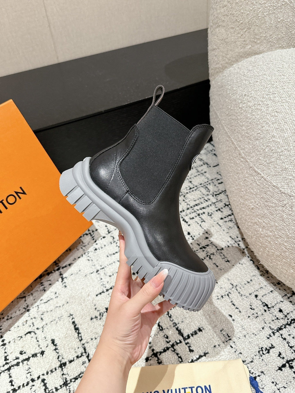 LOUIS VUITTON RUBY BOOTS IN BLACK AND CLOUD GRAY CALFSKIN