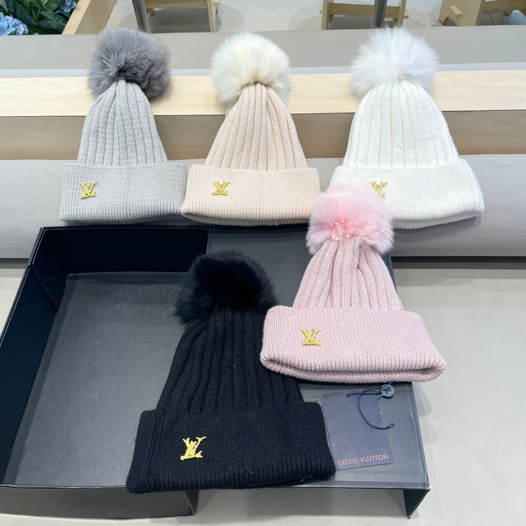 LOUIS VUITTON KNITTED BEANIE HAT IN BLACK WOOL AND FOX FUR 409788
