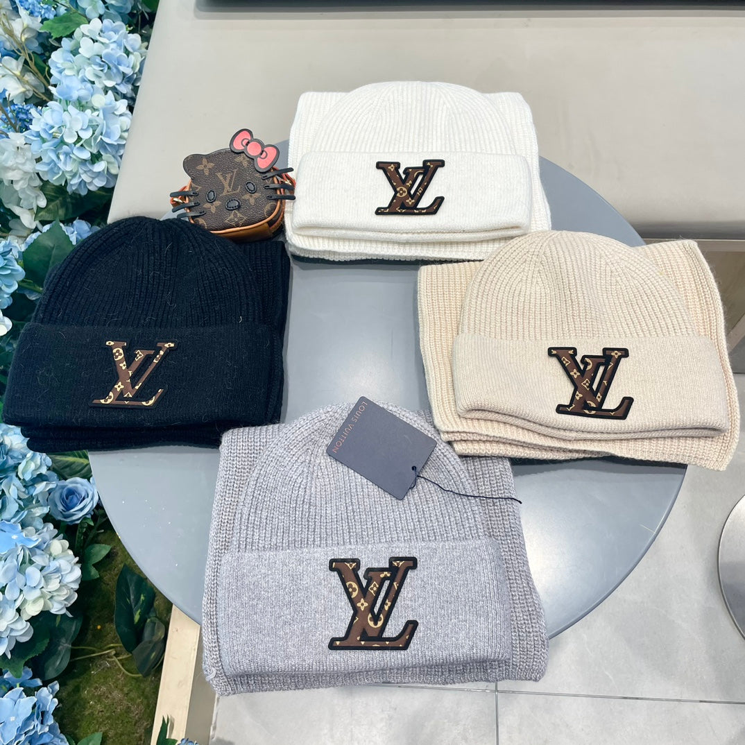 LOUIS VUITTON SET CLASSIC SCARF AND HAT IN WHITE WOOL 414786