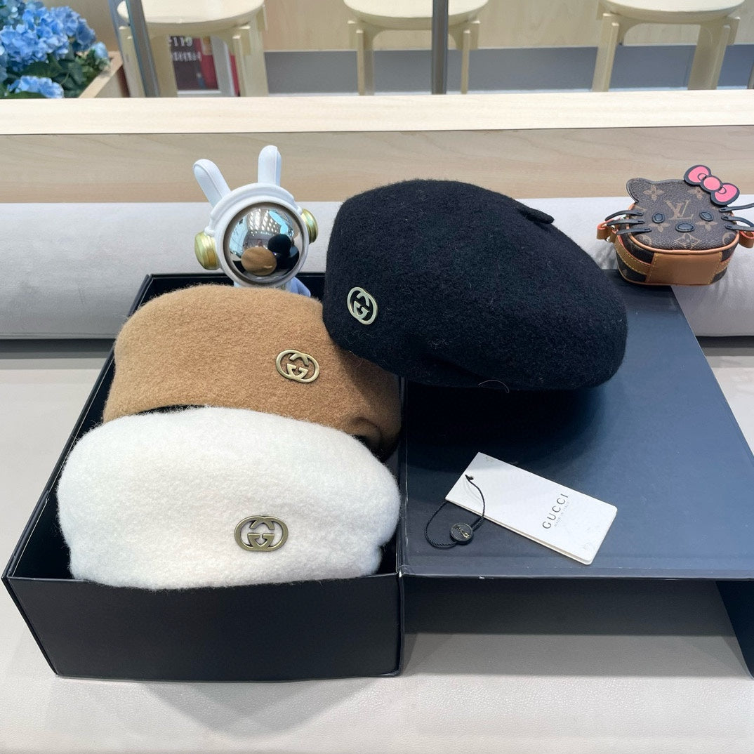 GUCCI BERET HAT IN WHITE WOOL 430079