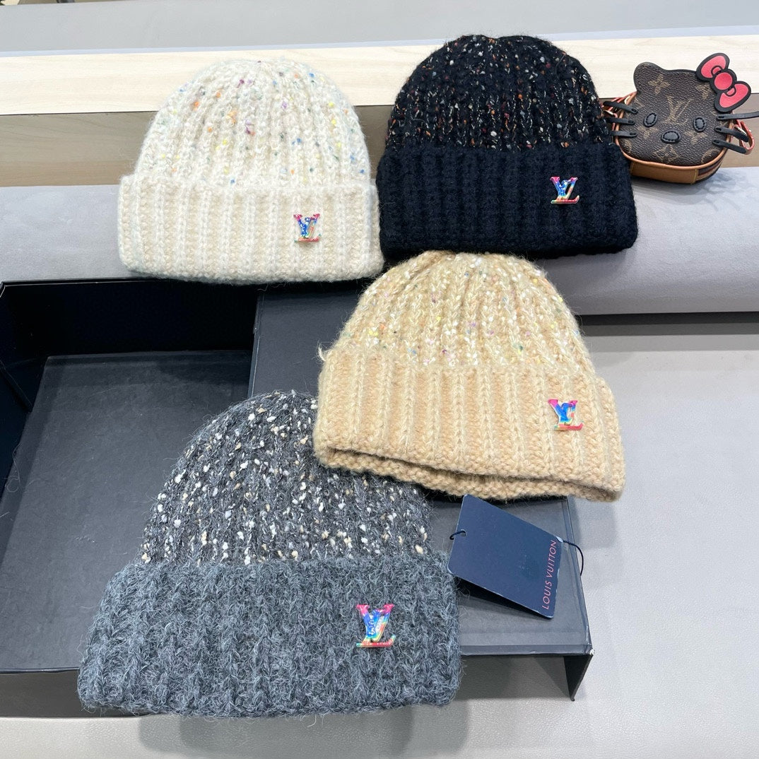 LOUIS VUITTON KNITTED BEANIE HAT IN WHITE WOOL 431620