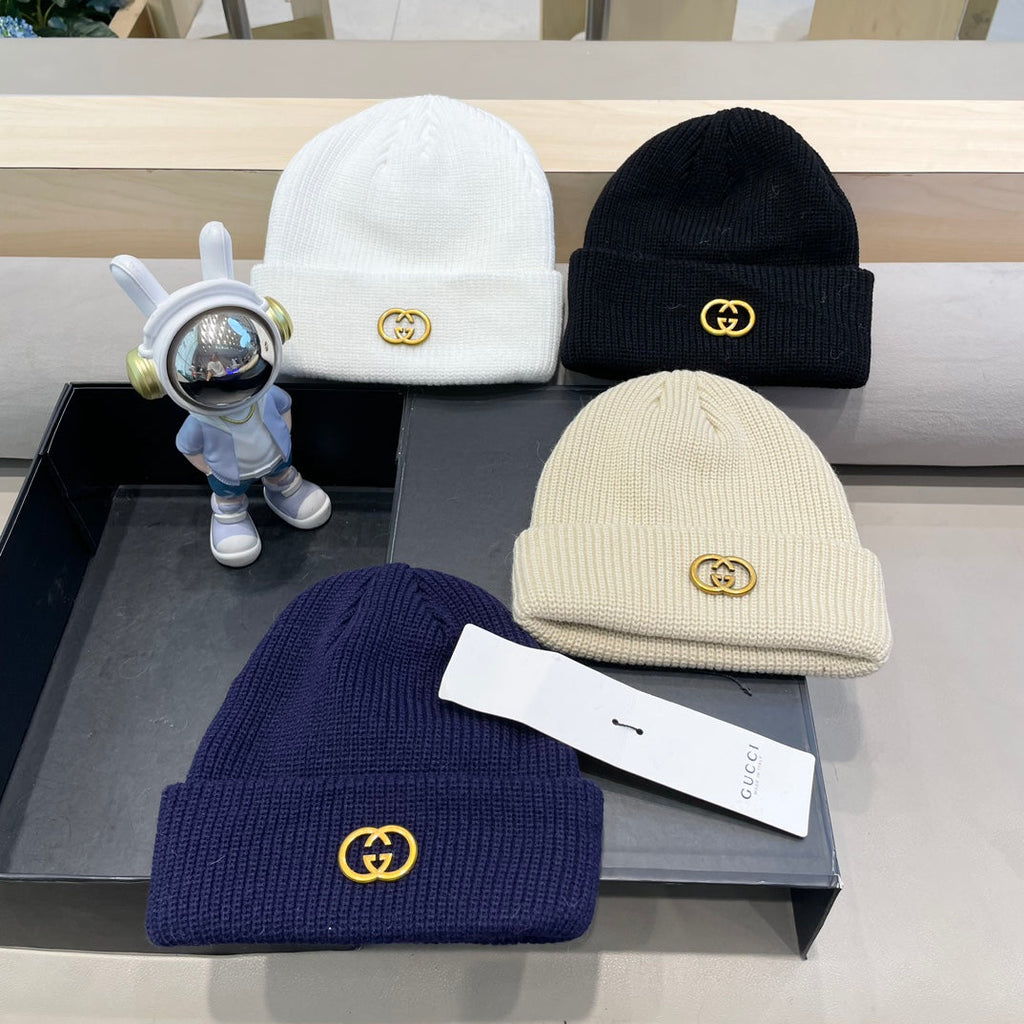 GUCCI BEANIE HAT IN WHITE WOOL 433459