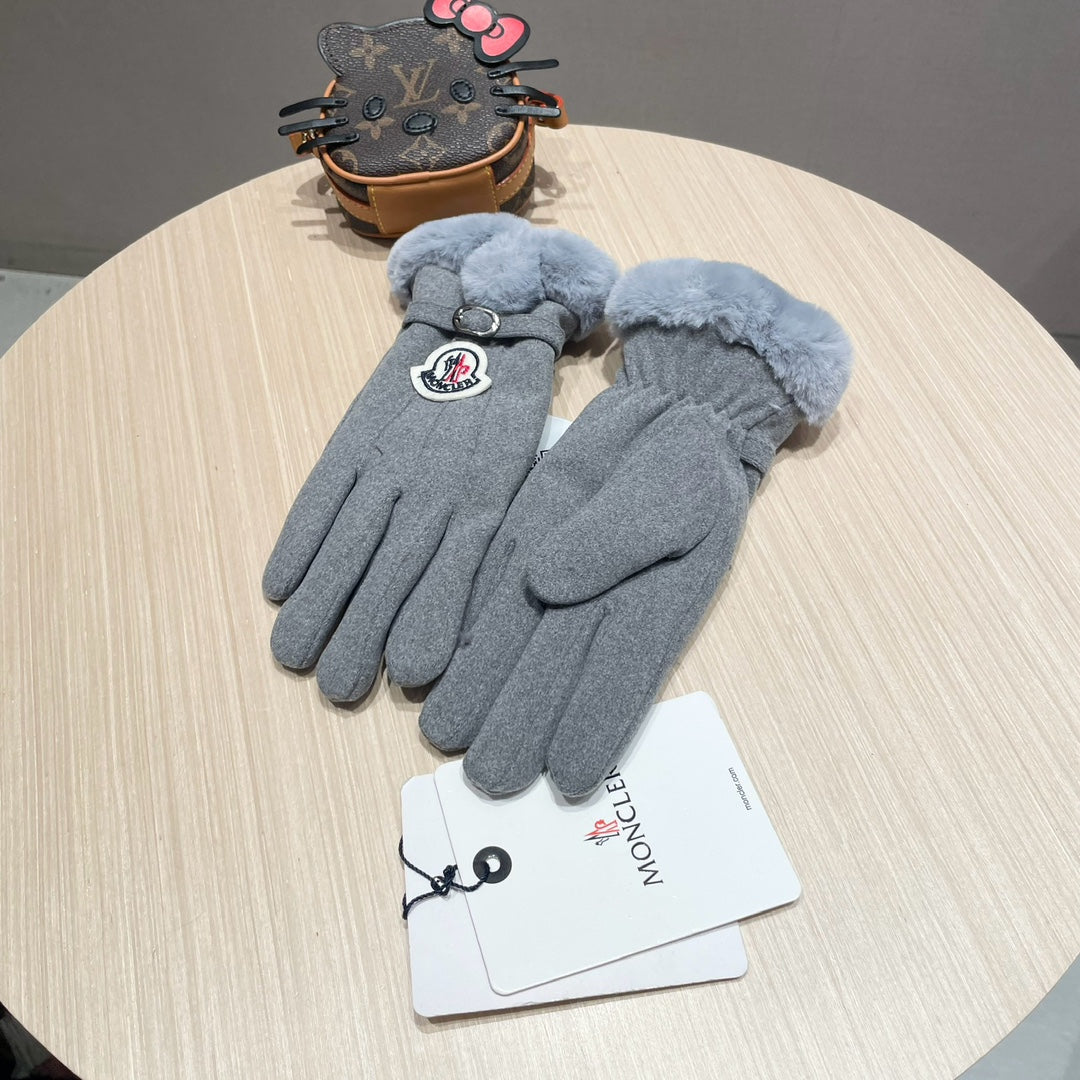 CHANEL GLOVES IN COOL GRAY WOOL WITH RABBIT FUR 439080