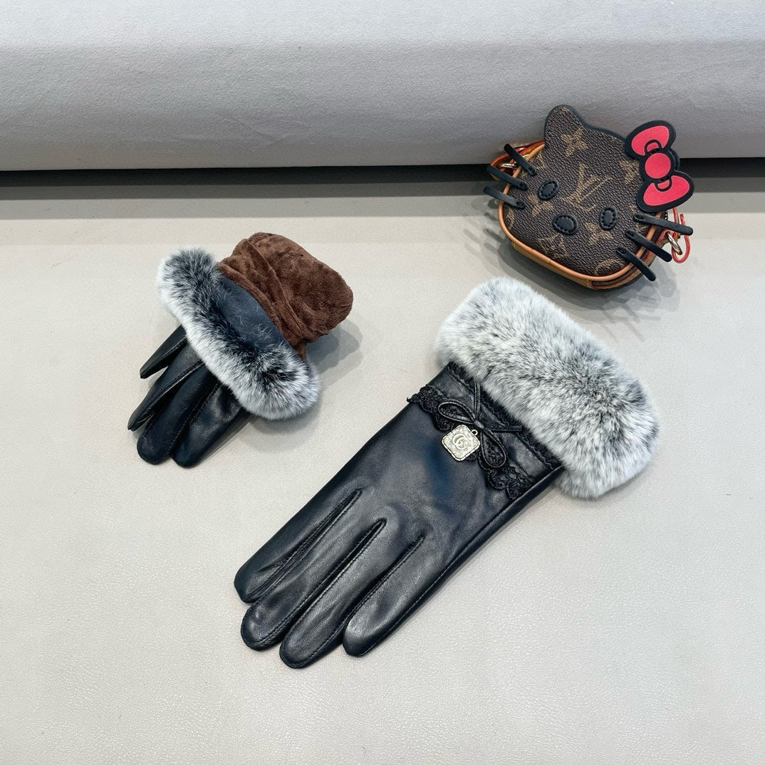 GUCCI TOUCHSCREEN GLOVES IN BLACK LAMBSKIN AND MINK FUR 460071