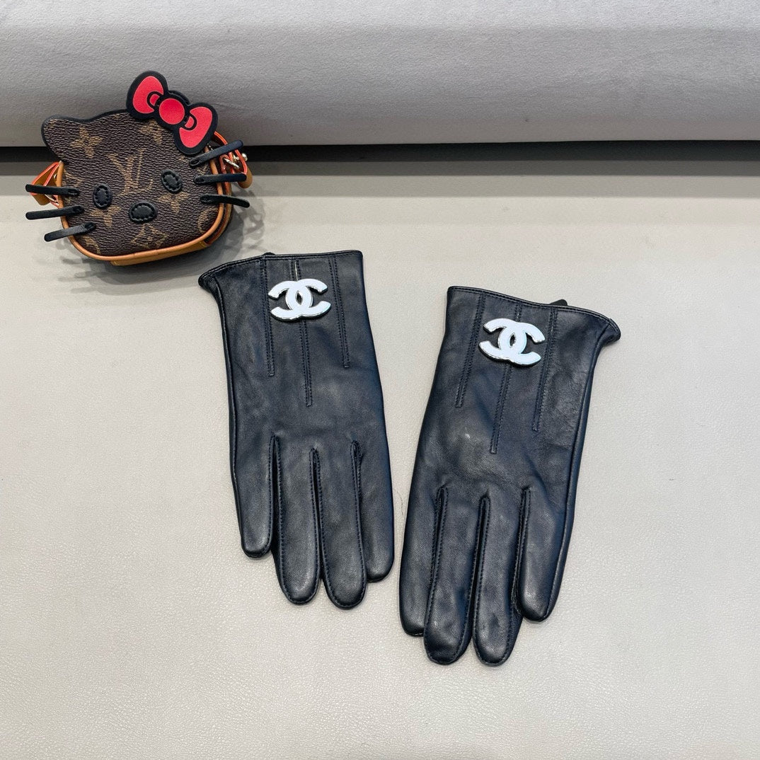 CHANEL GLOVES IN BLACK LAMBSKIN WITH WHITE LOGO 462412