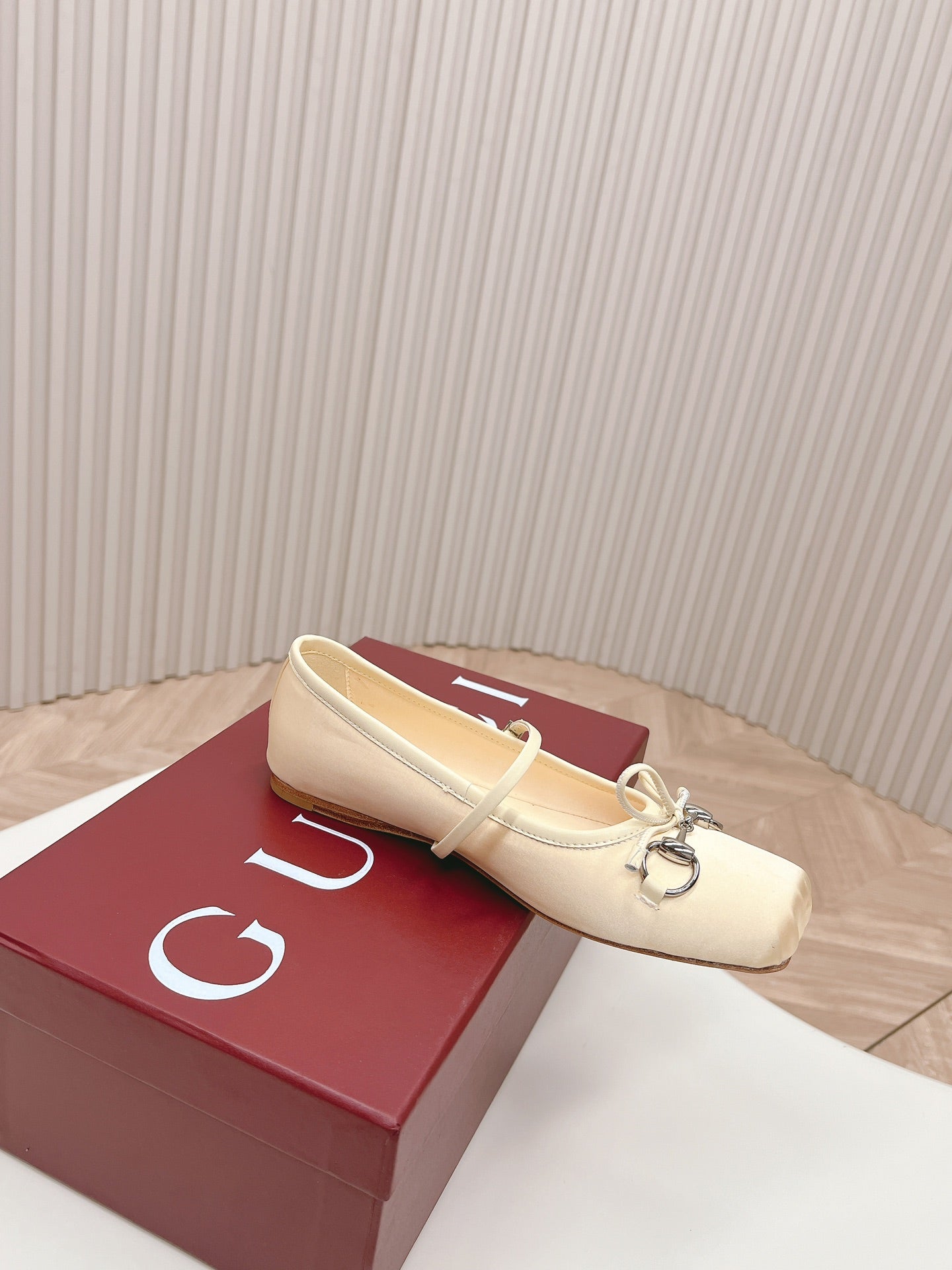 GUCCI BALLET FLAT LIGHT CREAM SILK