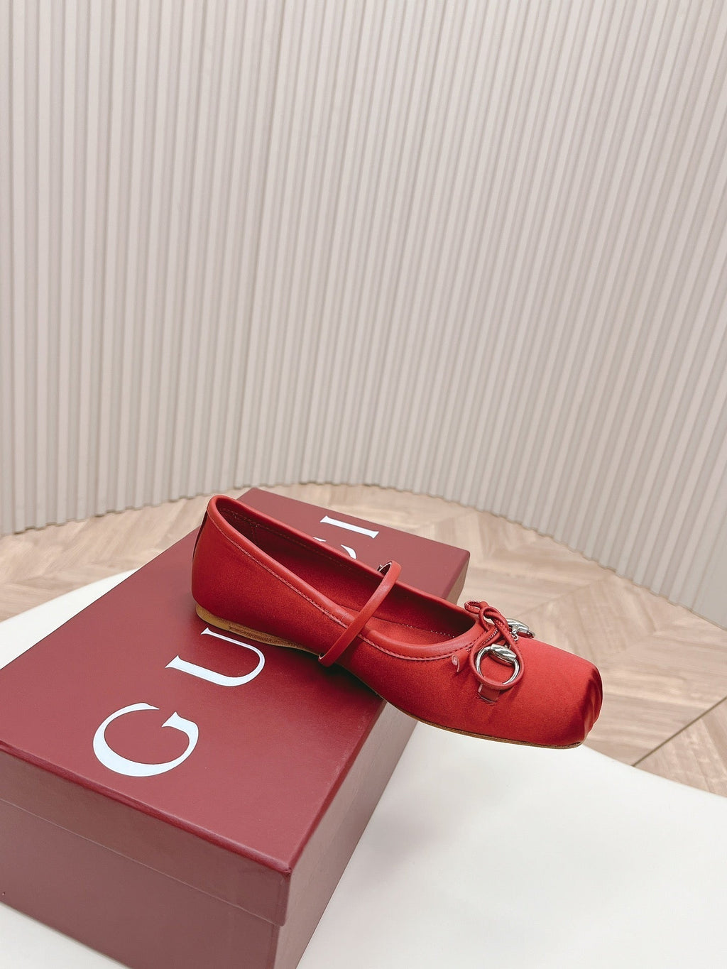 GUCCI BALLET FLAT CRIMSON SILK