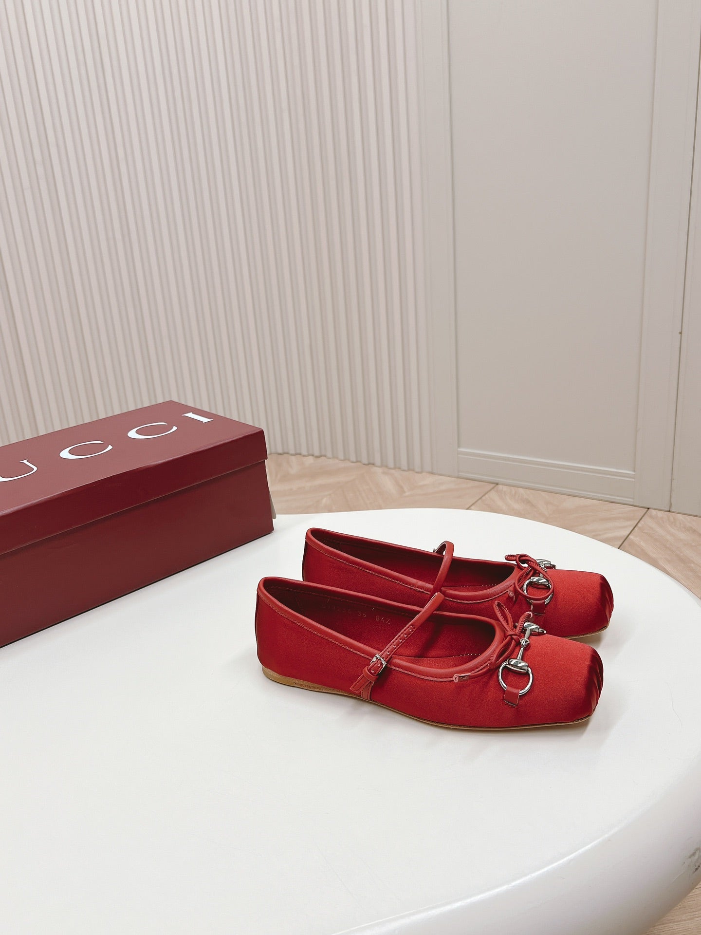 GUCCI BALLET FLAT CRIMSON SILK