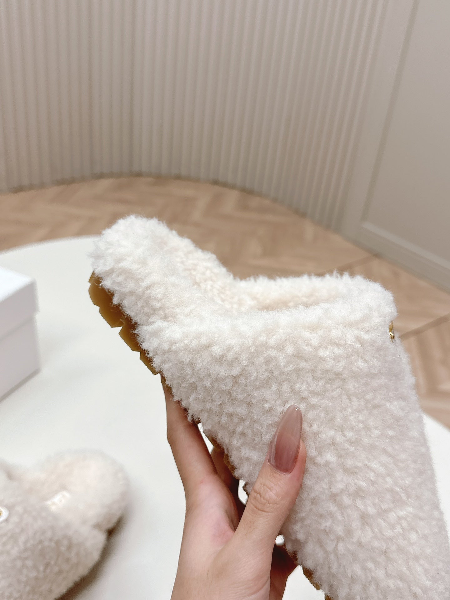 PRADA MULES ATTACHED TRIANGLE LOGO IN WHITE SHEARLING