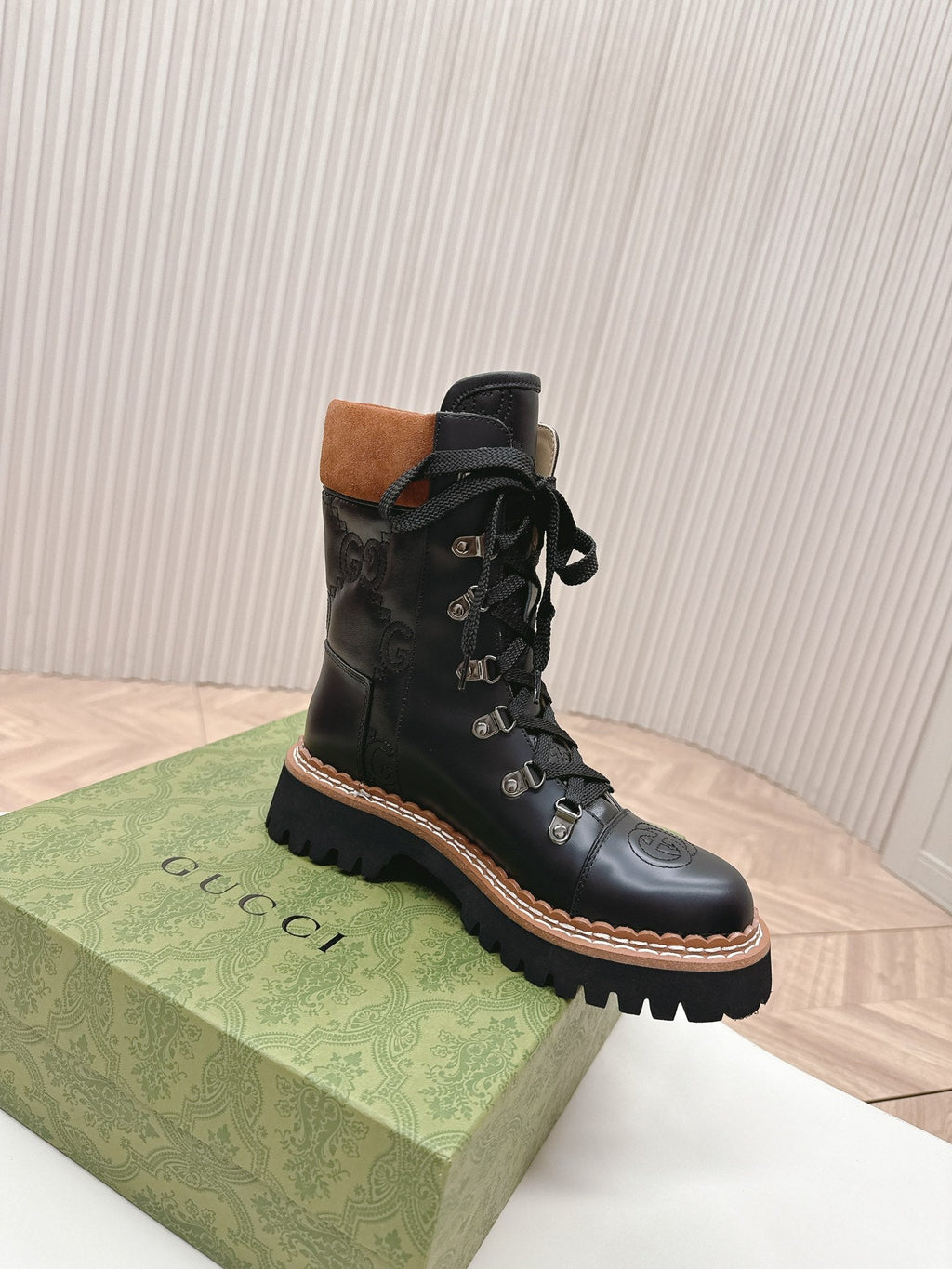 GUCCI MARTIN LACE-UP ANKLE BOOTS IN BLACK EMBOSSED CALFSKIN MIX BROWN SUEDE