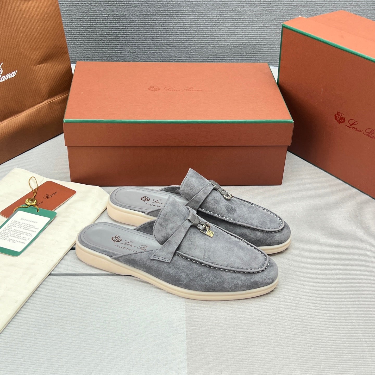 LP SUMMER CHARMS WALK MULES IN GREY SUEDE