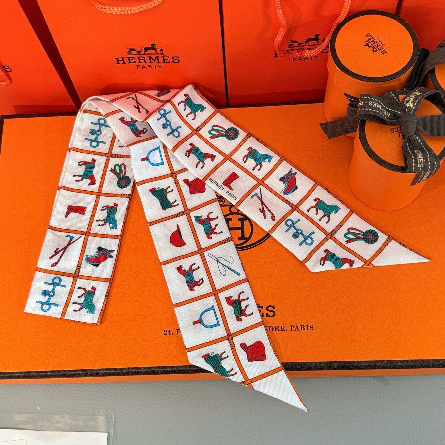 HERMES HERMES 25S SCARF 86 IN SILK 853138