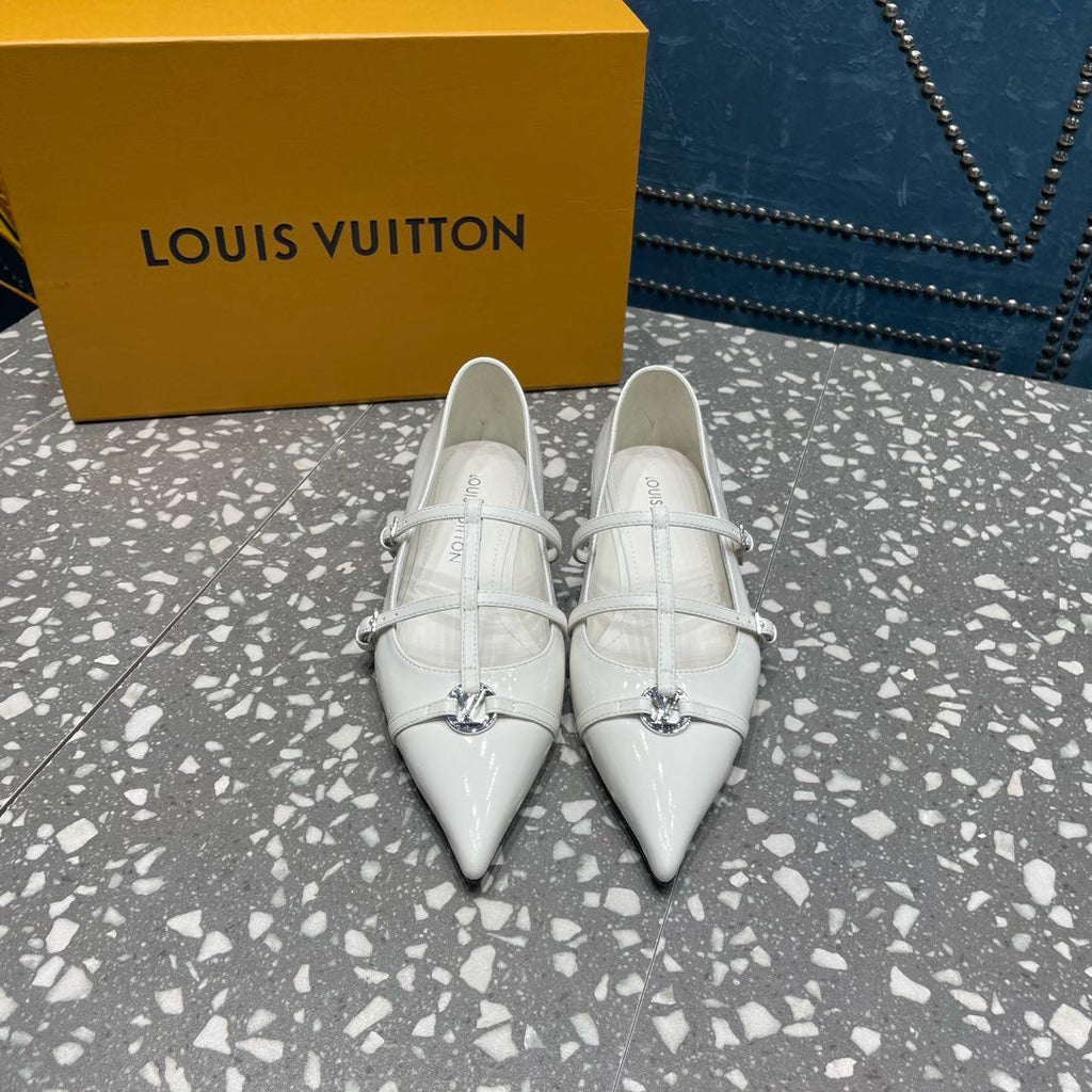 LOUIS VUITTON POINTED FLAT SHOES IN WHITE CALFSKIN