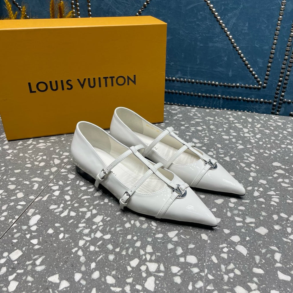 LOUIS VUITTON POINTED FLAT SHOES IN WHITE CALFSKIN
