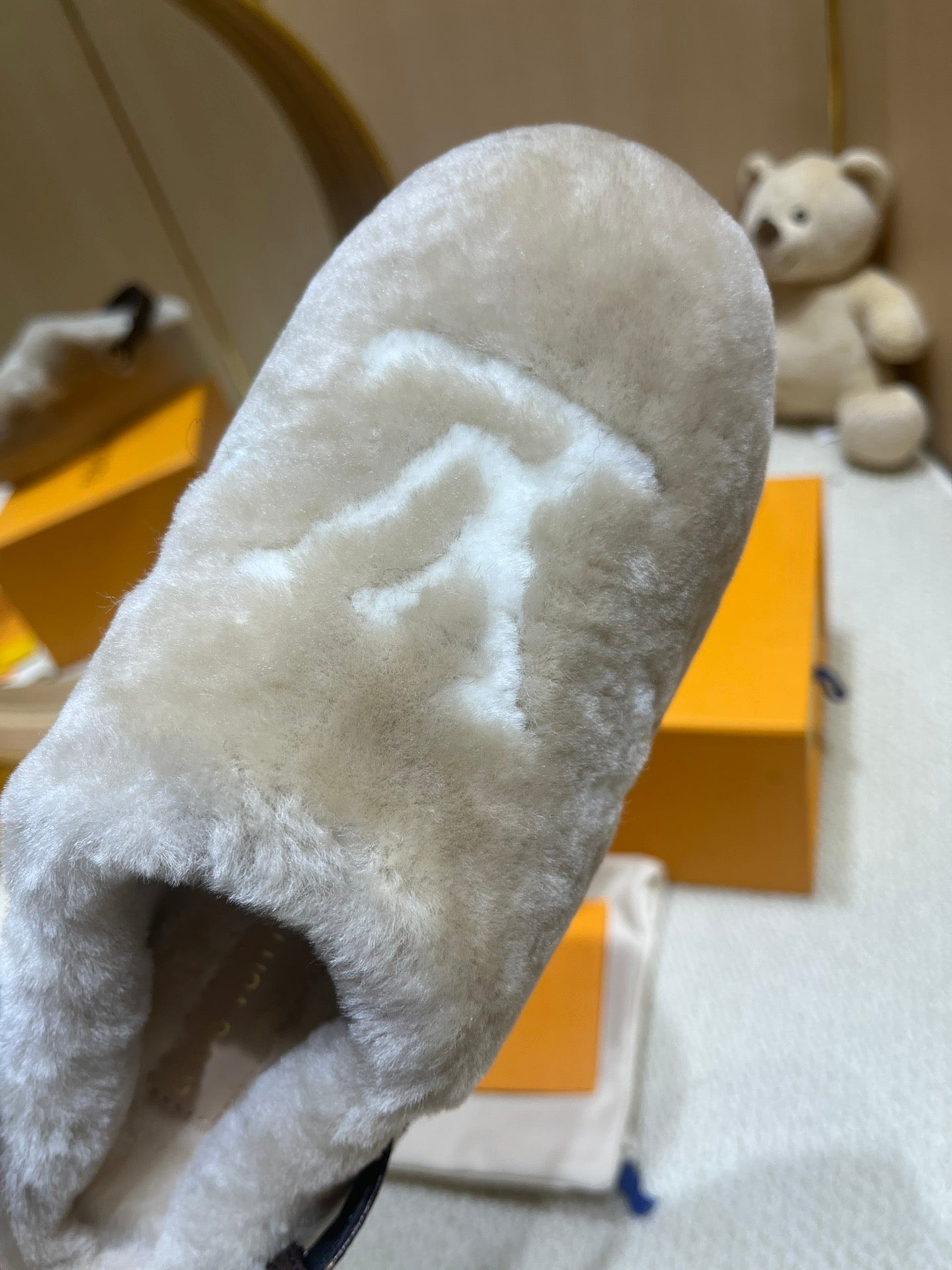 LOUIS VUITTON ASPEN COMFORT CLOG IN KHAKI BEIGE MIX WHITE FLEECE