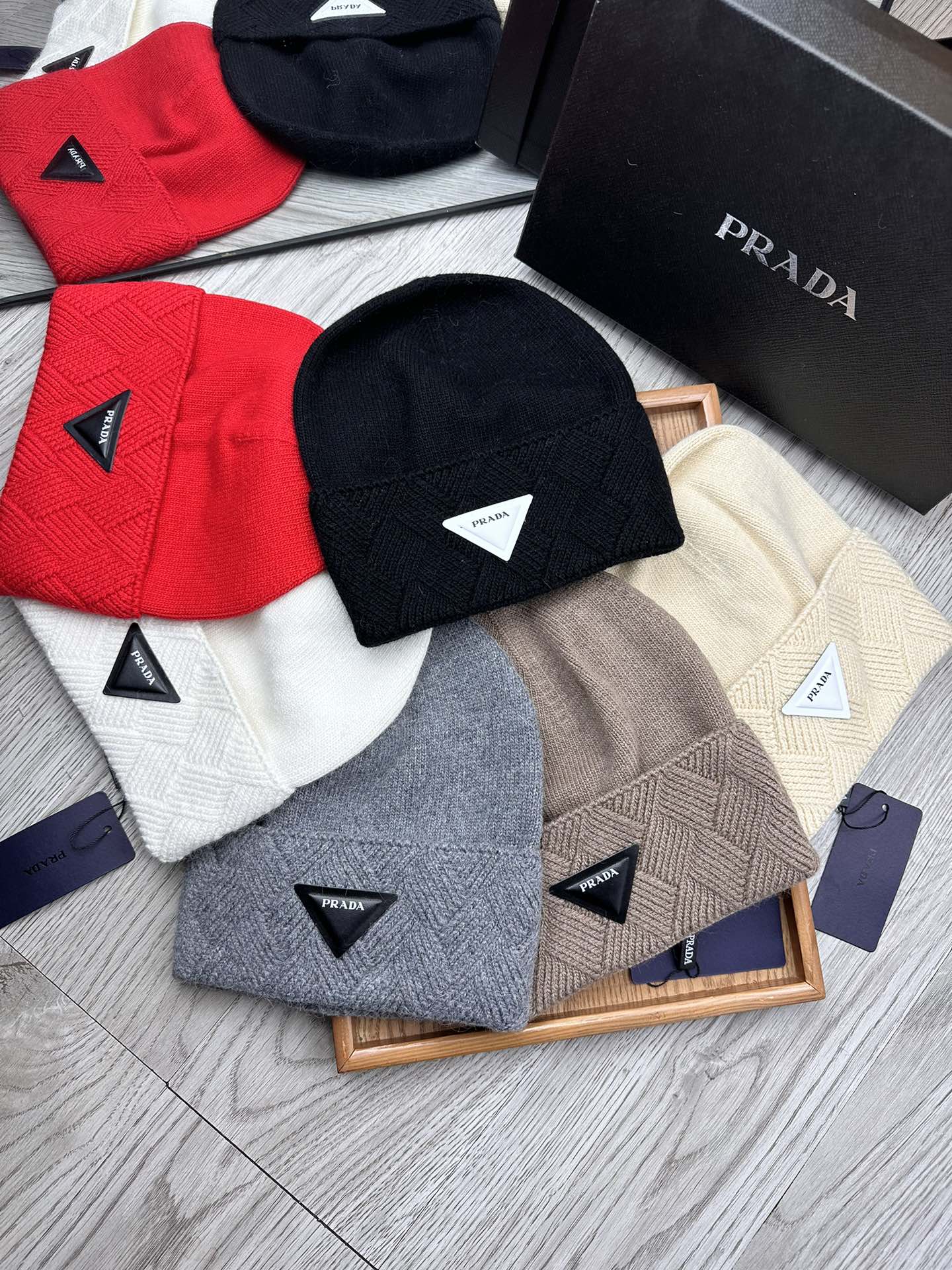 PRADA BEANIE HAT IN CHERRY RED WOOL AND RABBIT FUR 436398