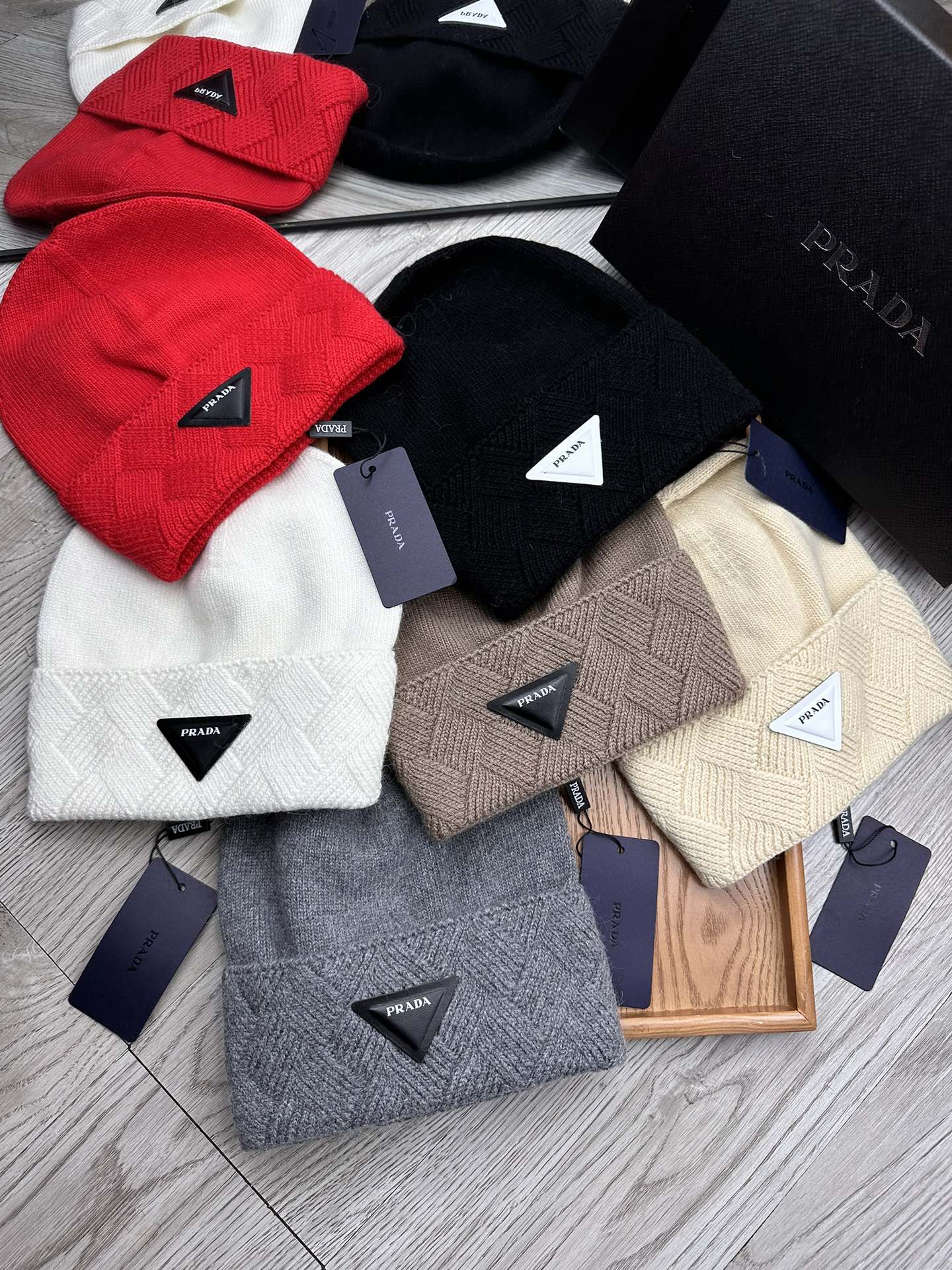 PRADA BEANIE HAT IN BLACK WOOL AND RABBIT FUR 436400