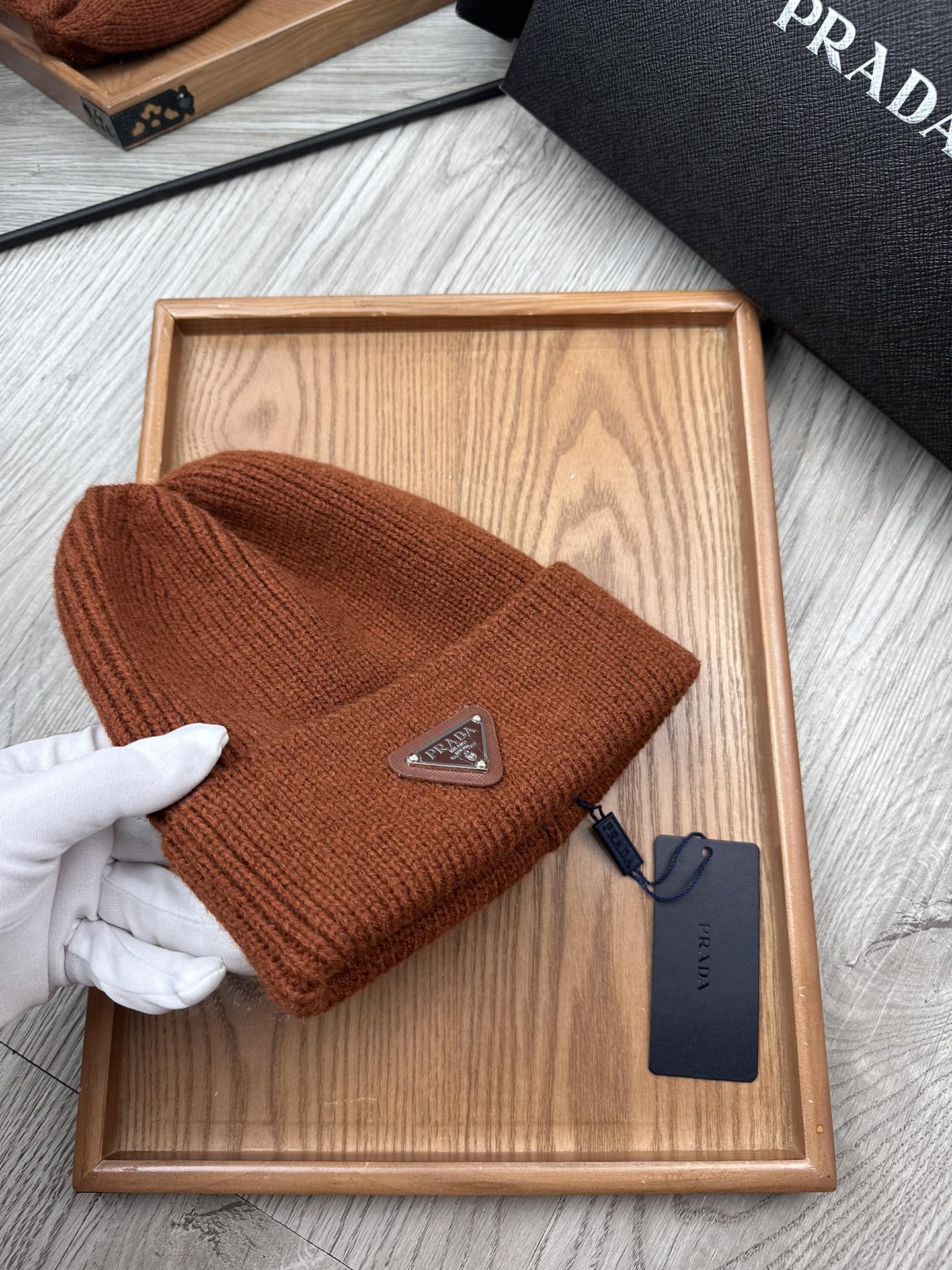 PRADA BEANIE HAT IN RED BROWN WOOL 332398