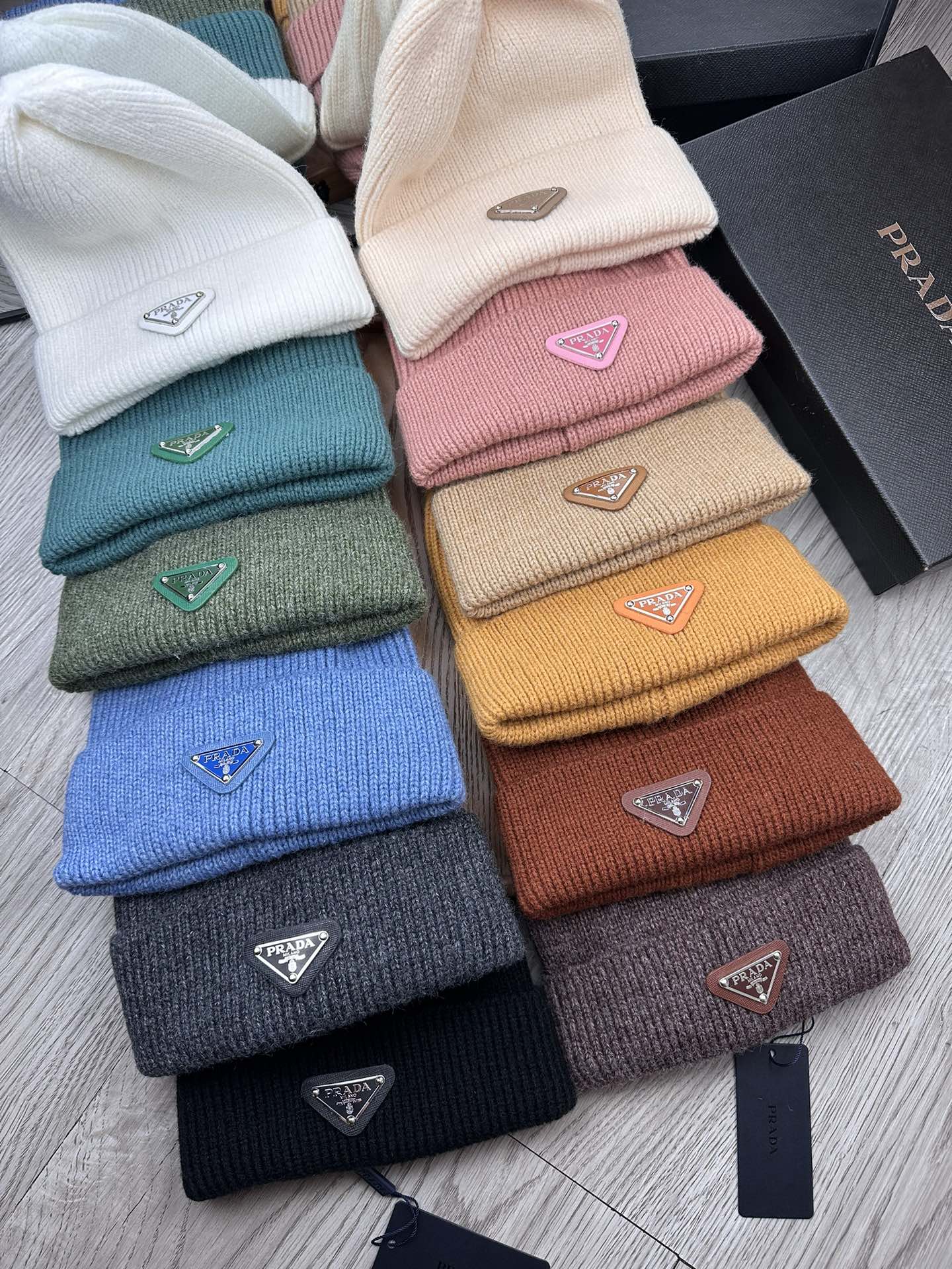 PRADA BEANIE HAT IN BRUNETTE BROWN WOOL 332399