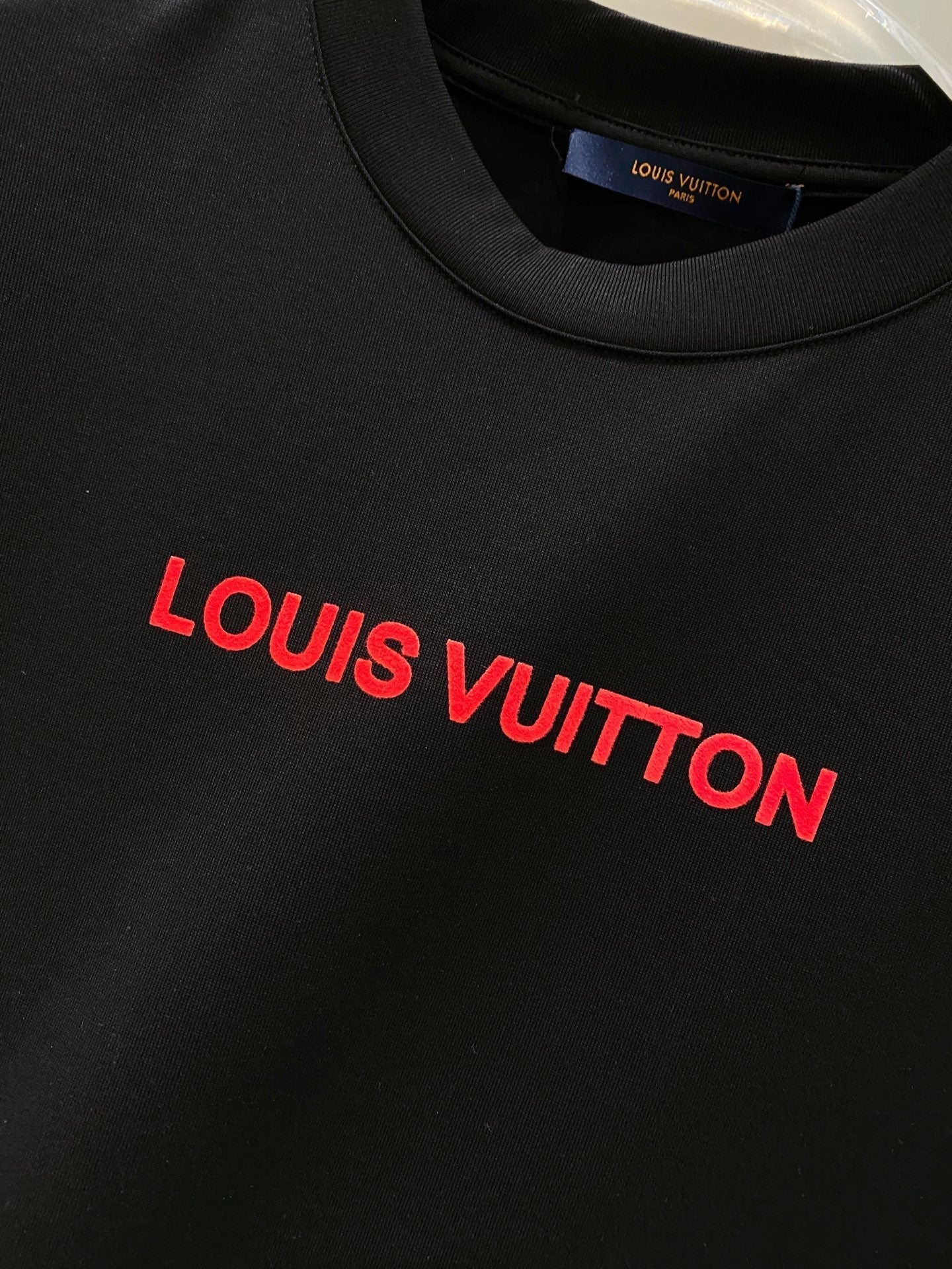 LOUIS VUITTON LV T-SHIRT IN BLACK COTTON RED LOGO 238833