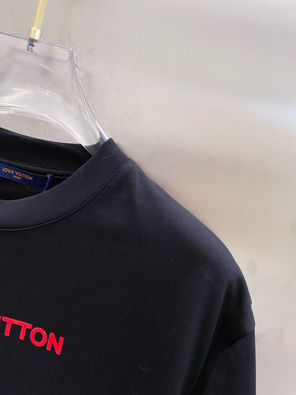 LOUIS VUITTON LV T-SHIRT IN BLACK COTTON RED LOGO 238833