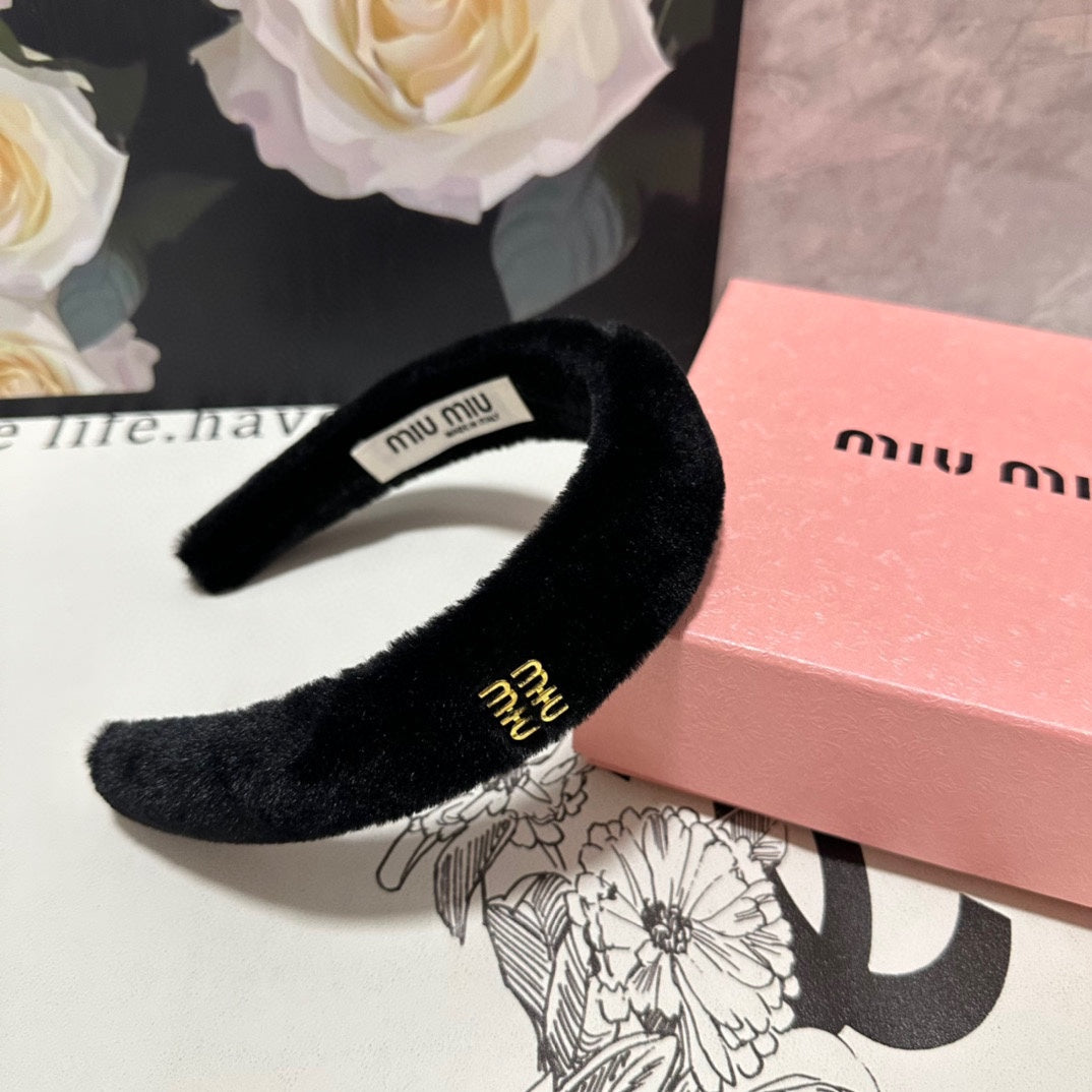 HEADBAND IN BLACK PLUSH FABRIC 423599