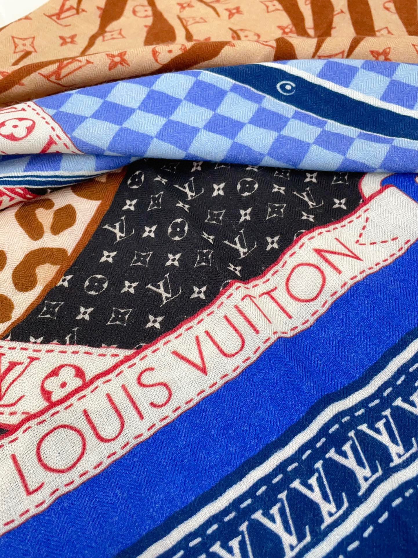 LOUIS VUITTON FELINE DUO 140 CM SQUARE SILK SCARF COLORFUL 398282