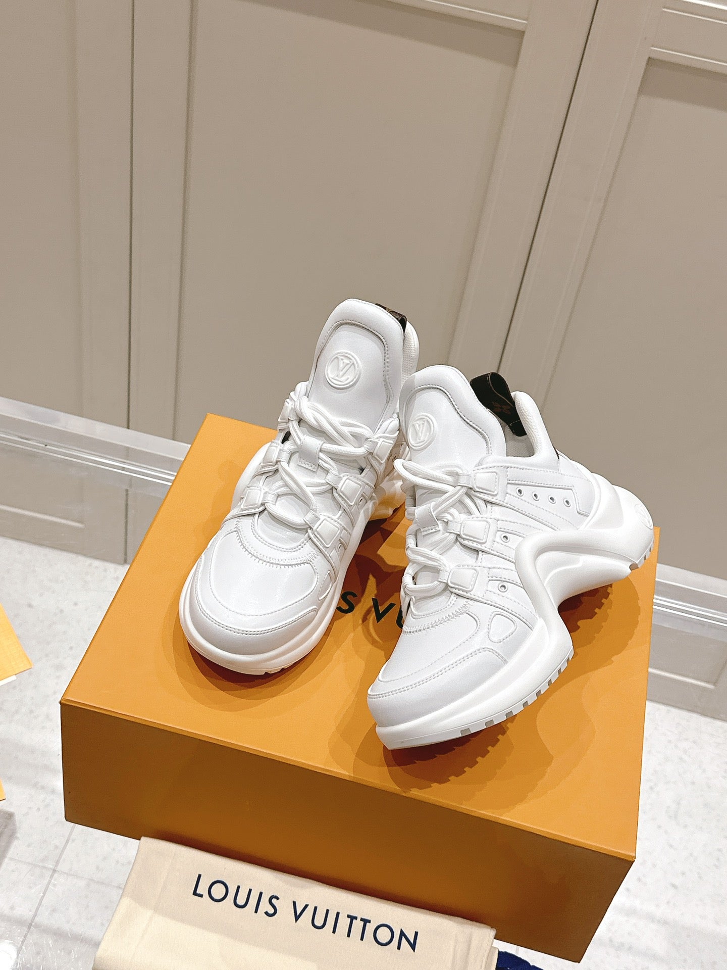 LOUIS VUITTON LV BARRACUDA SNEAKER IN WHITE CALFSKIN