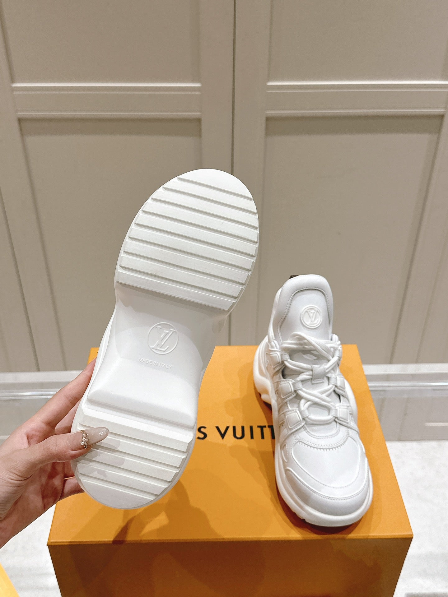 LOUIS VUITTON LV BARRACUDA SNEAKER IN WHITE CALFSKIN