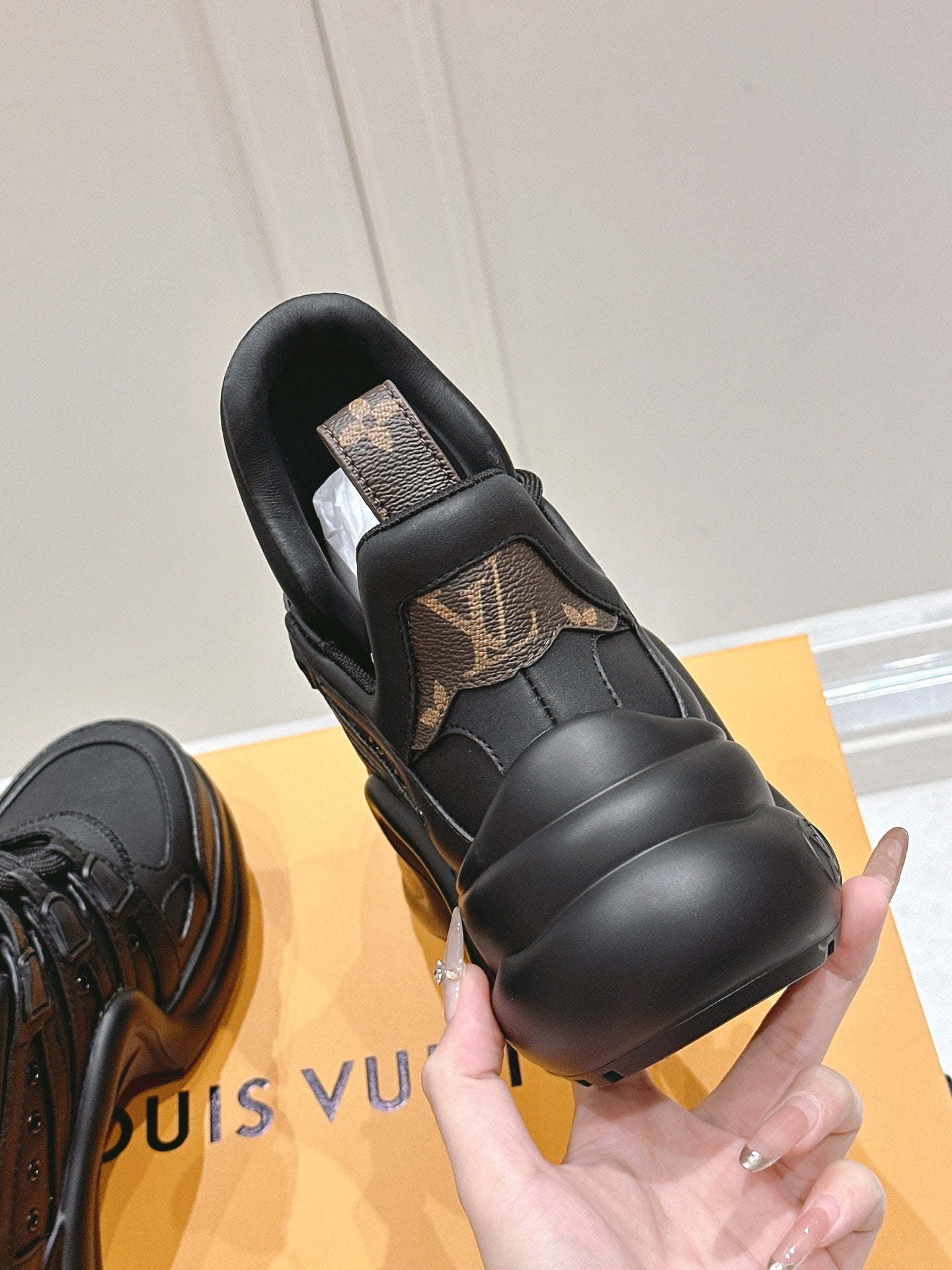 LOUIS VUITTON LV BARRACUDA SNEAKER IN BLACK CALFSKIN