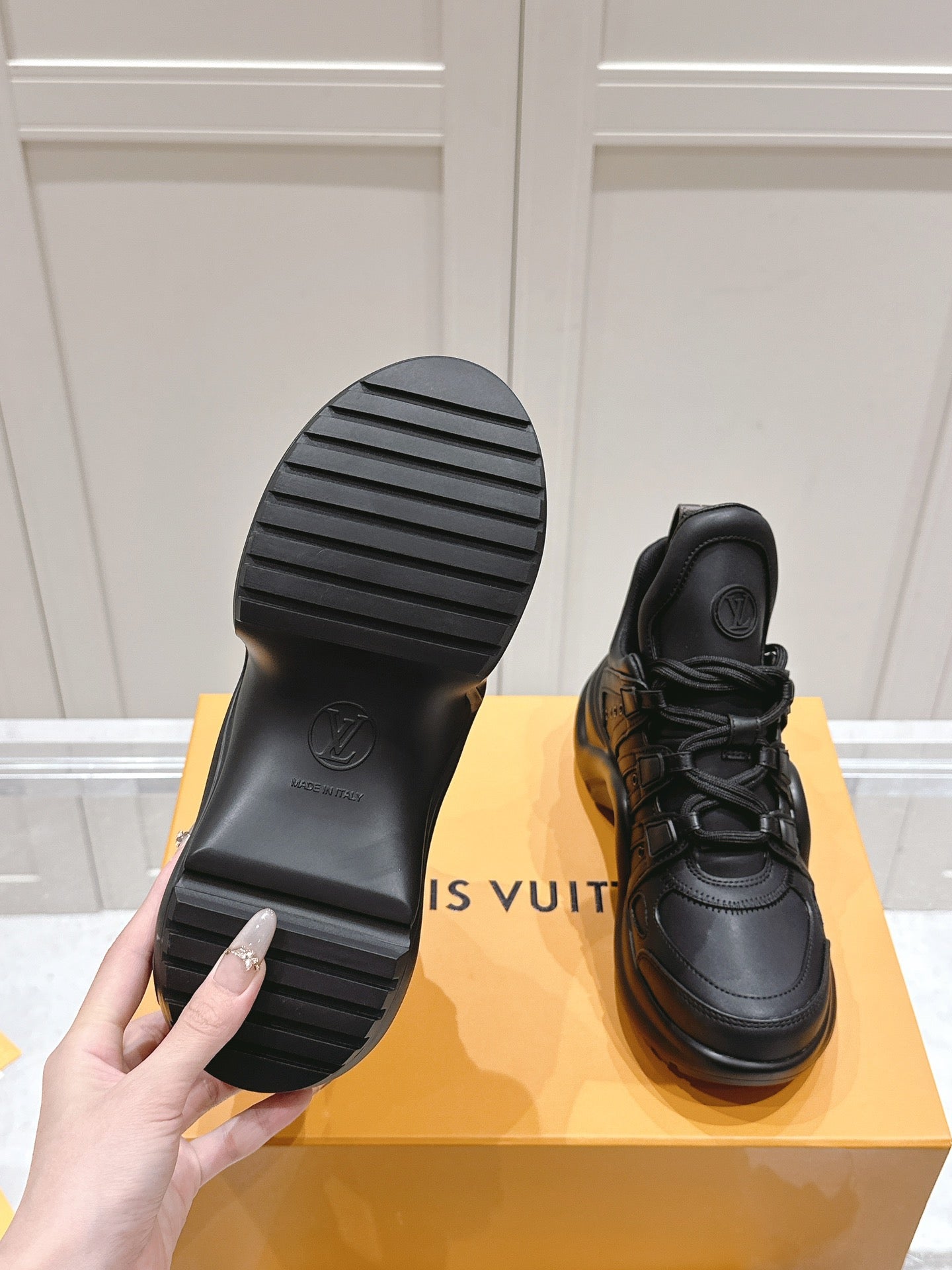LOUIS VUITTON LV BARRACUDA SNEAKER IN BLACK CALFSKIN