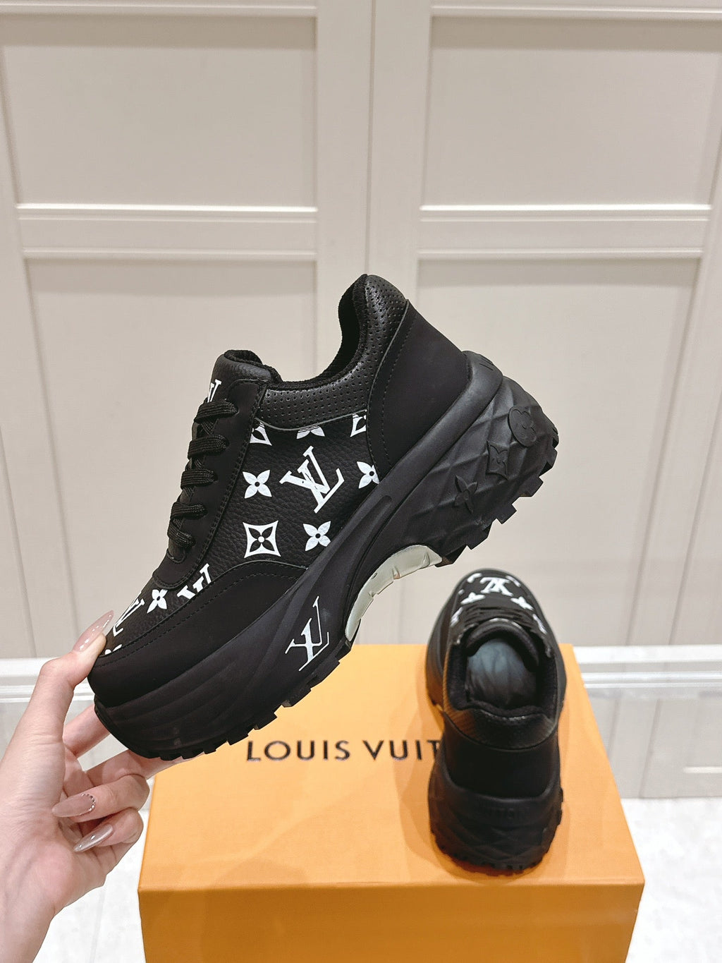 LOUIS VUITTON RUN AWAY SNEAKER IN BLACK MIX WHITE CALFSKIN