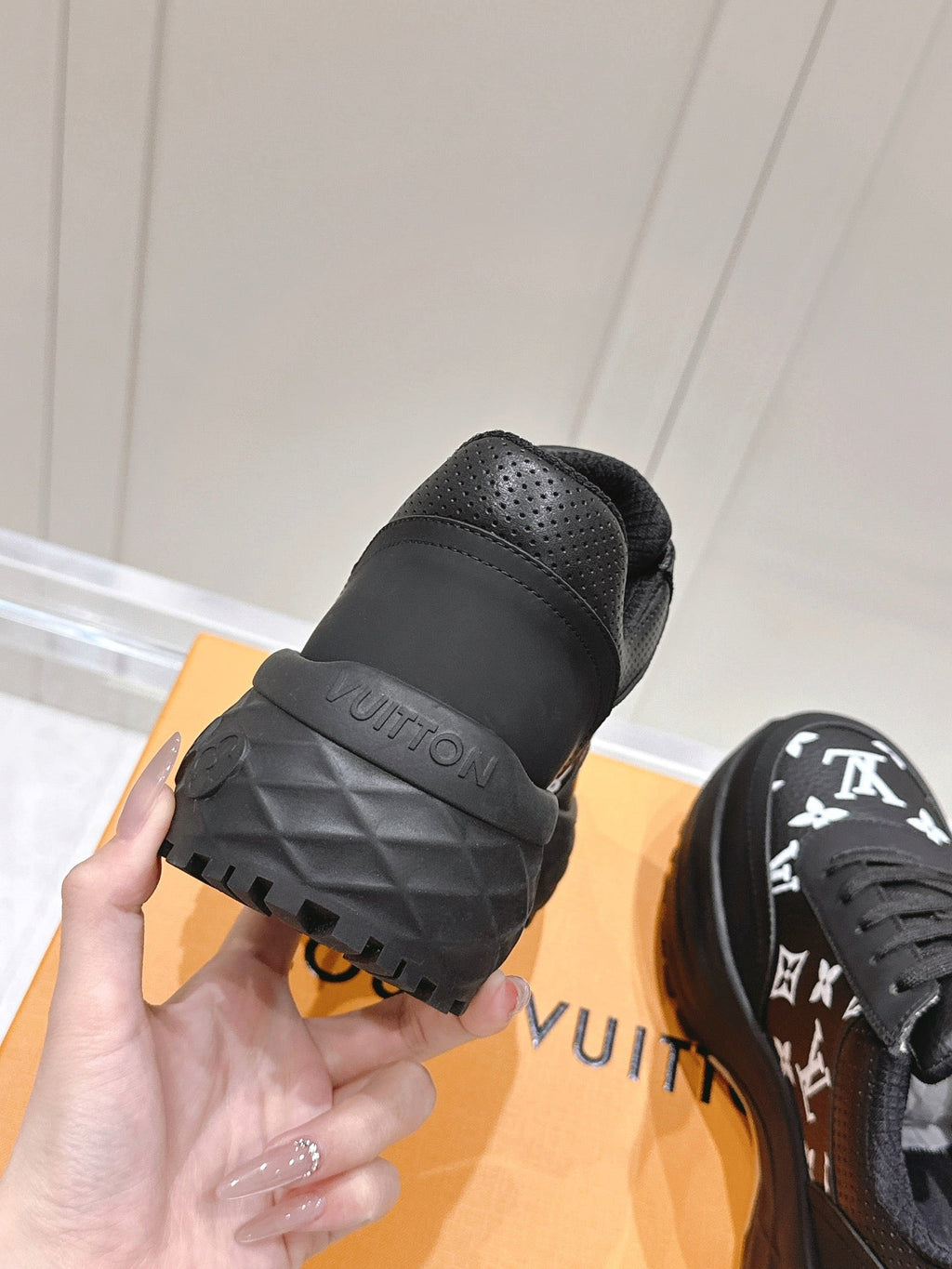 LOUIS VUITTON RUN AWAY SNEAKER IN BLACK MIX WHITE CALFSKIN