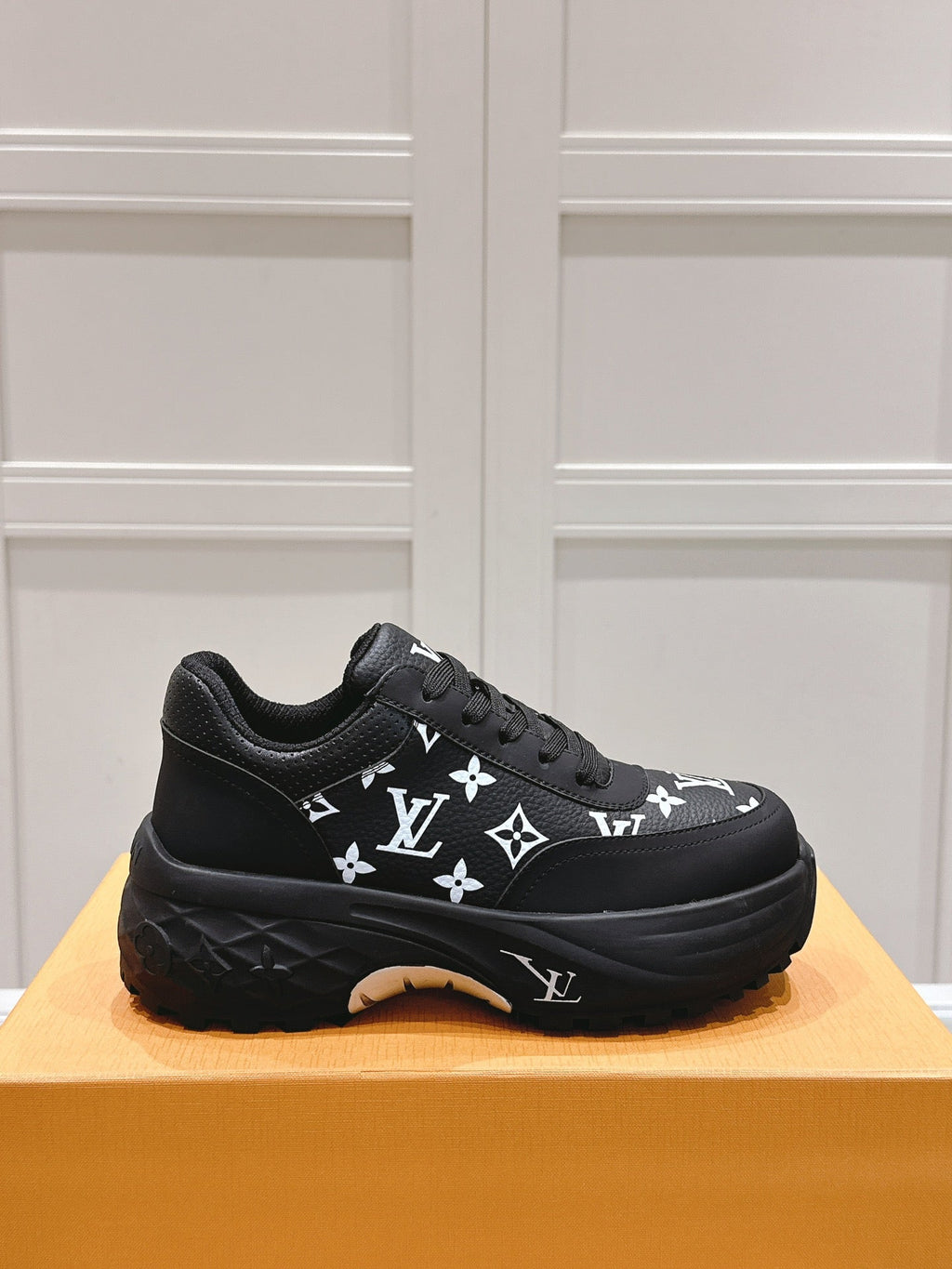 LOUIS VUITTON RUN AWAY SNEAKER IN BLACK MIX WHITE CALFSKIN