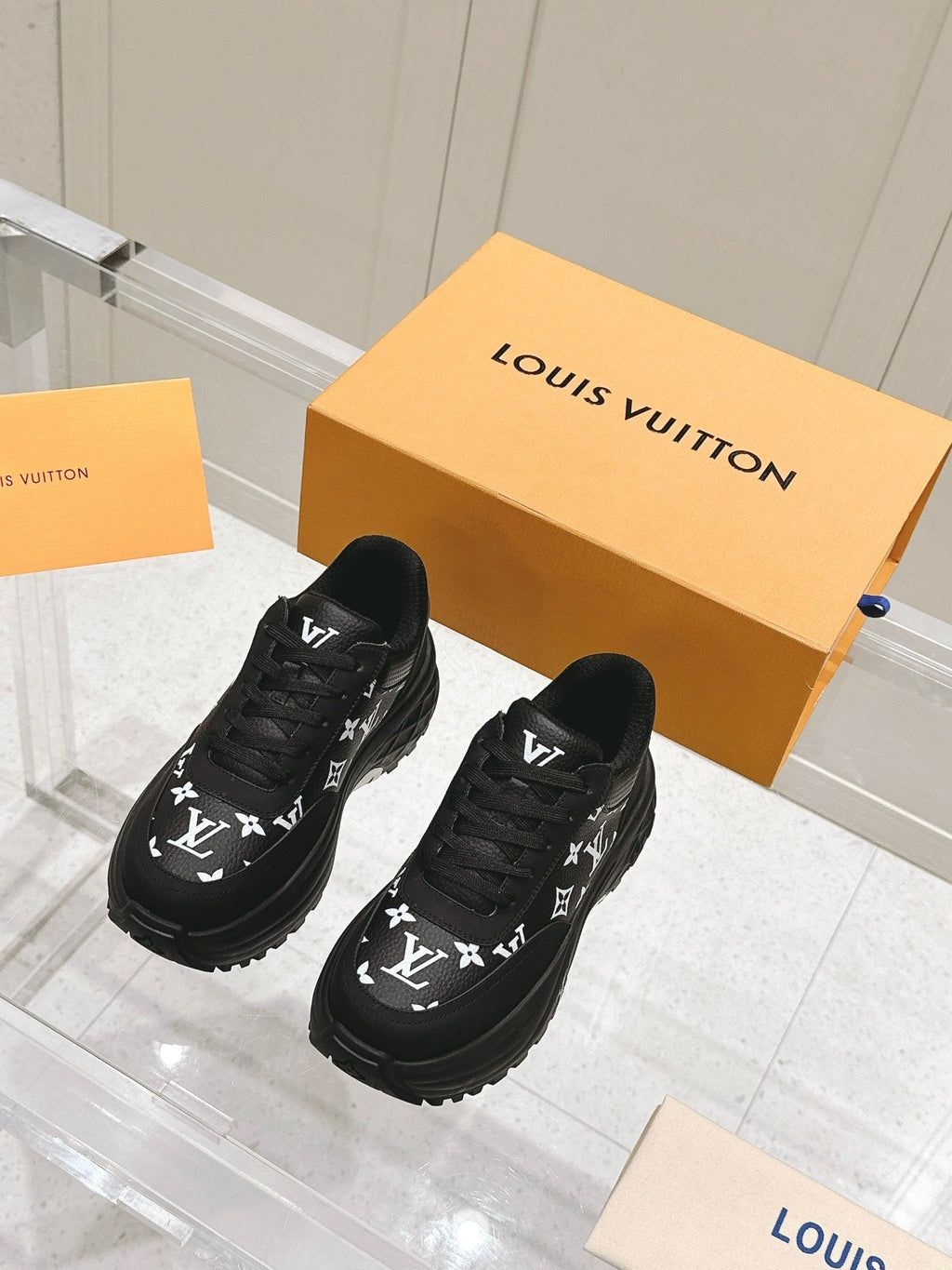 LOUIS VUITTON RUN AWAY SNEAKER IN BLACK MIX WHITE CALFSKIN