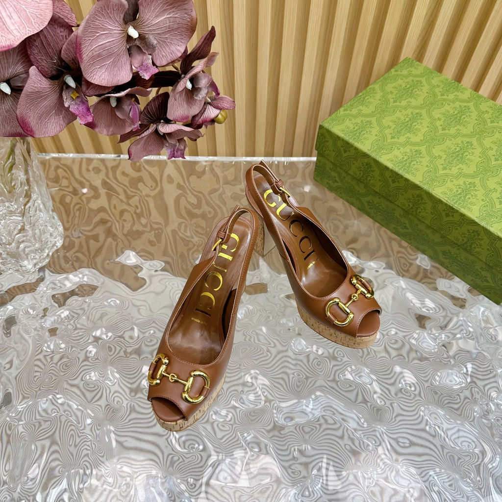 GUCCI SANDAL WITH PLATFORM AND CLAMP CARAMEL LAMBSKIN
